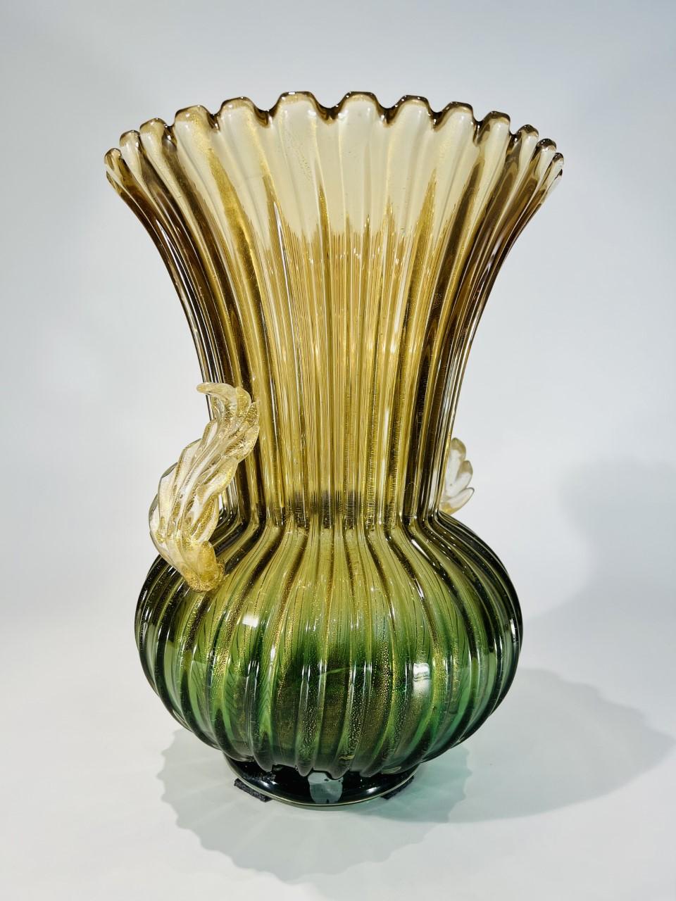 Vaso em duas tonalidades produzido por Archimede Seguso circa 1950 com tecnica 