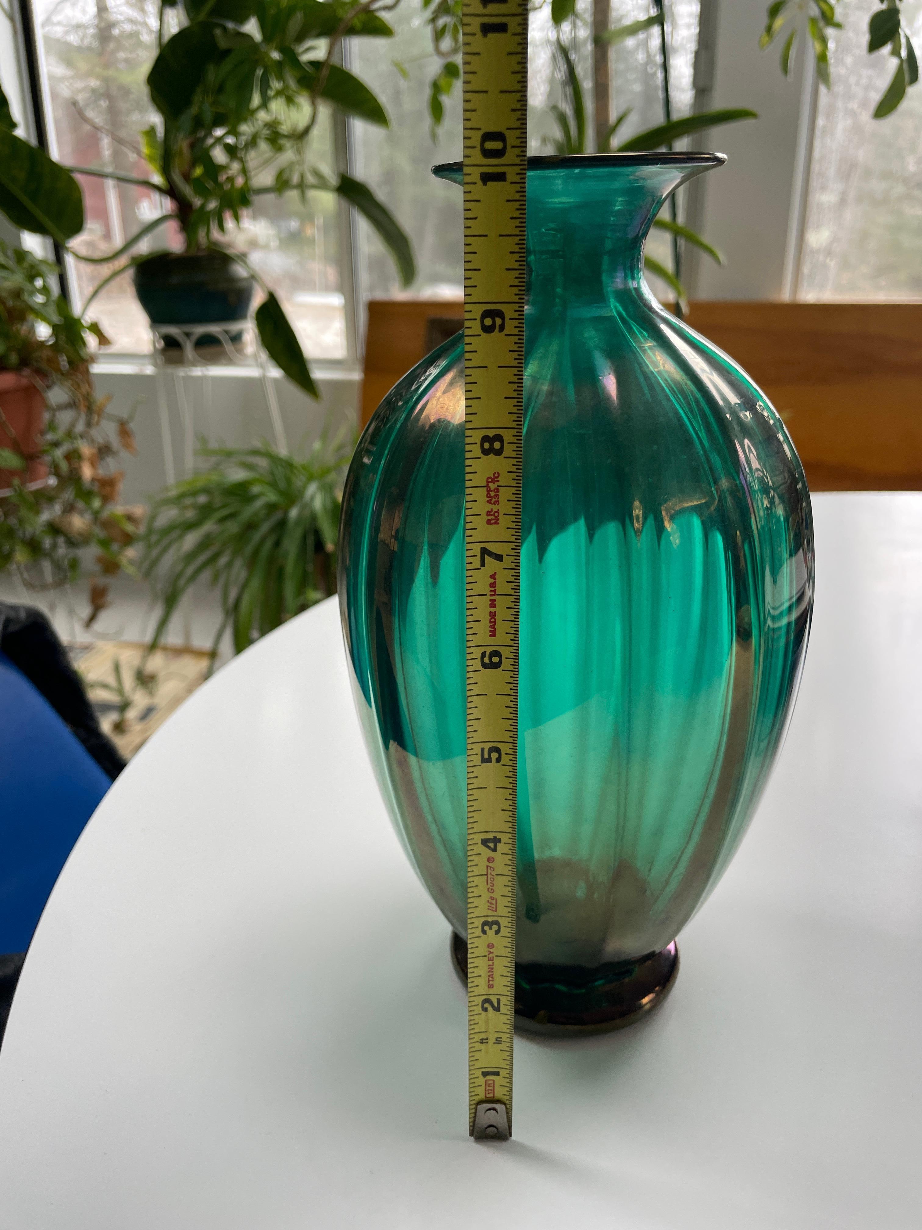 Archimede Seguso Vase, Green Glass with Iridescence, Serenella Signed  For Sale 1