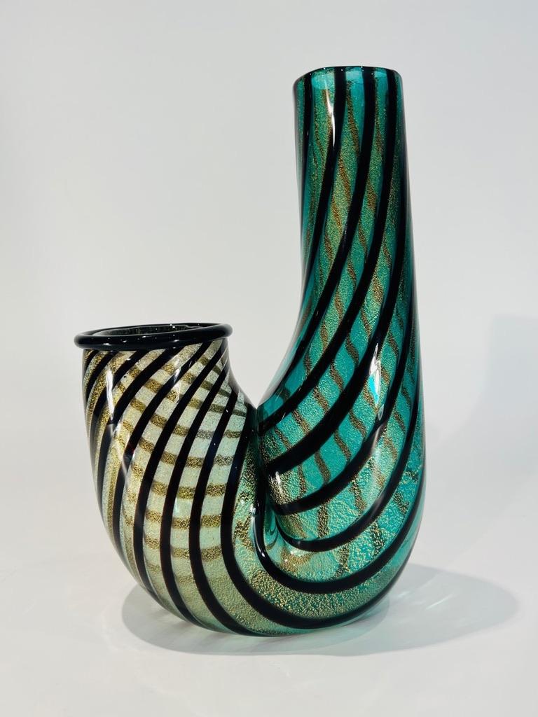 International Style Archimede Seguso vase in Murano glass with gold and applied glass circa 1950 For Sale