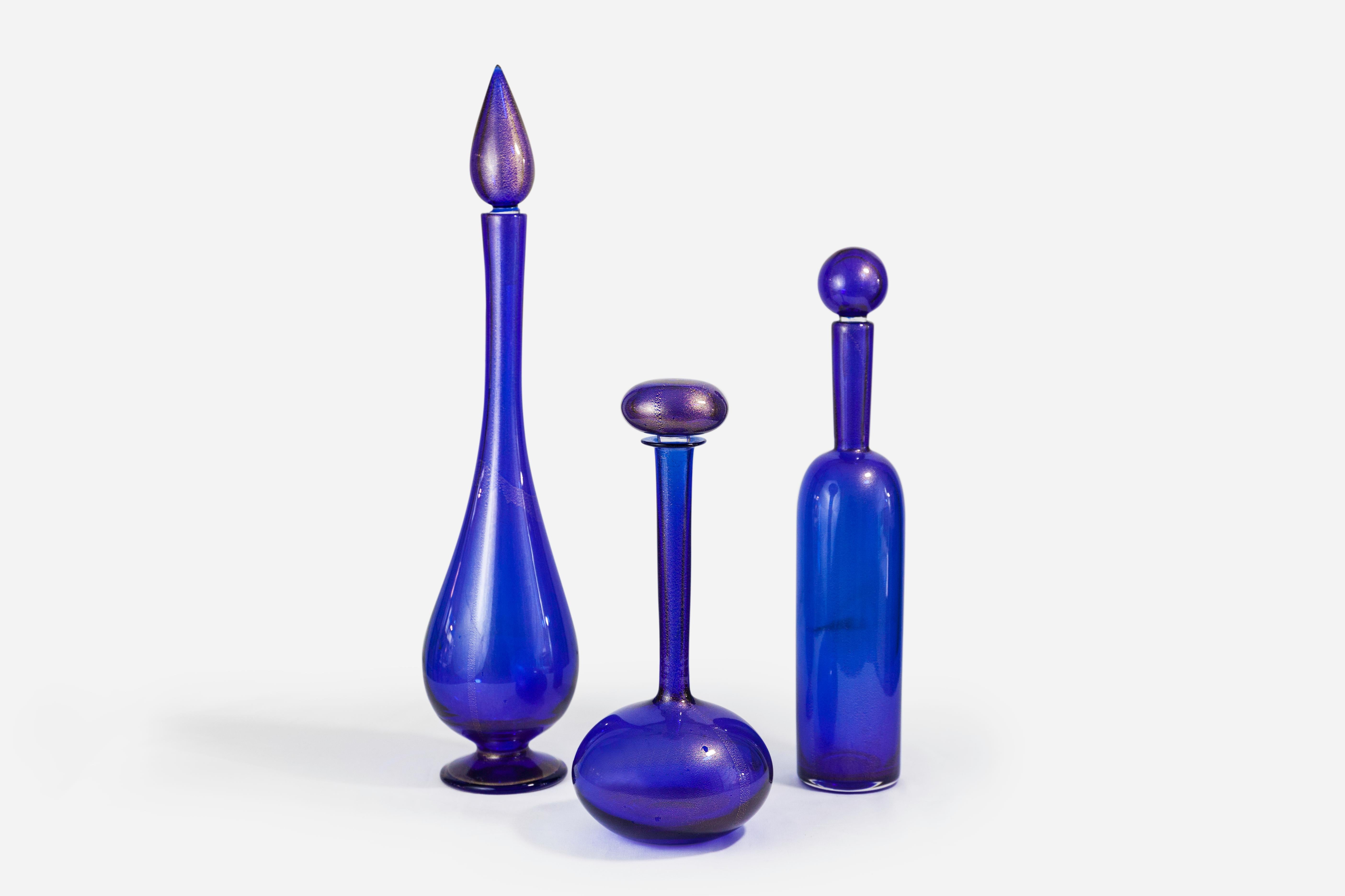 Archimede Seguso Juego de tres botellas de cristal veneciano de Murano Azul 1970 circa en Bueno estado para la venta en Milano, IT