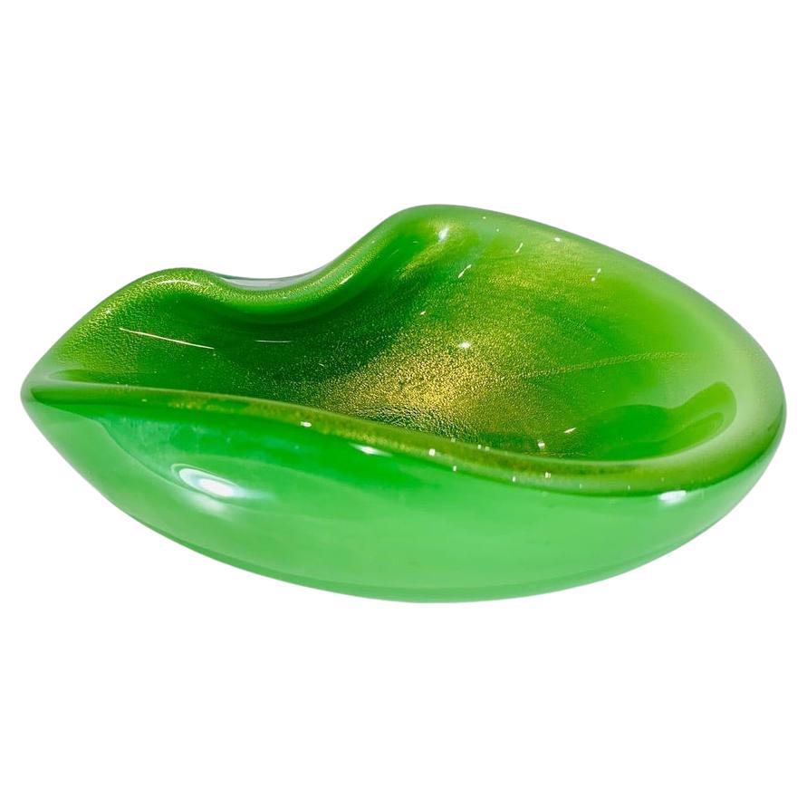 Archimede Seguso vide-poche green in Murano glass with gold circa 1950 For Sale