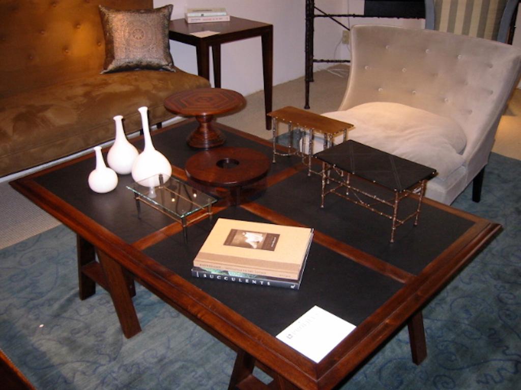 Architecte réglable  Table basse  en noyer avec incrustations en cuir noir en vente 1