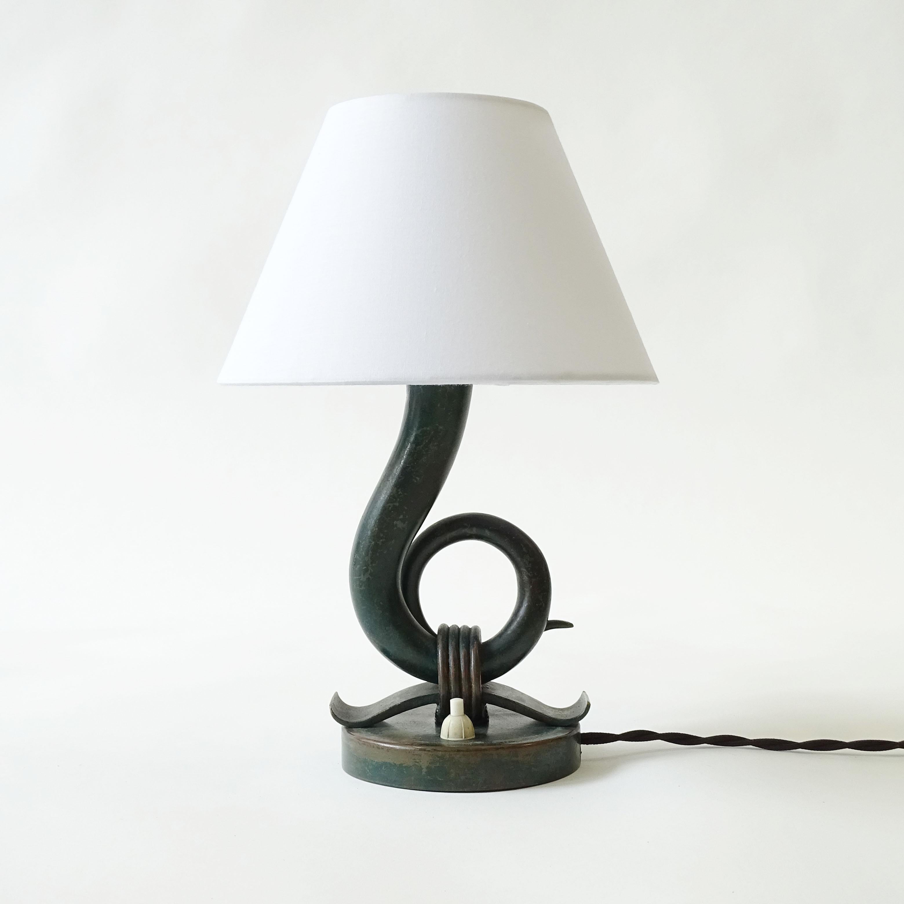 Lampada da tavolo Art Deco dell'architetto Emilio Lancia in ottone patinato verde, Italia anni '30 In condizioni buone in vendita a Milan, IT