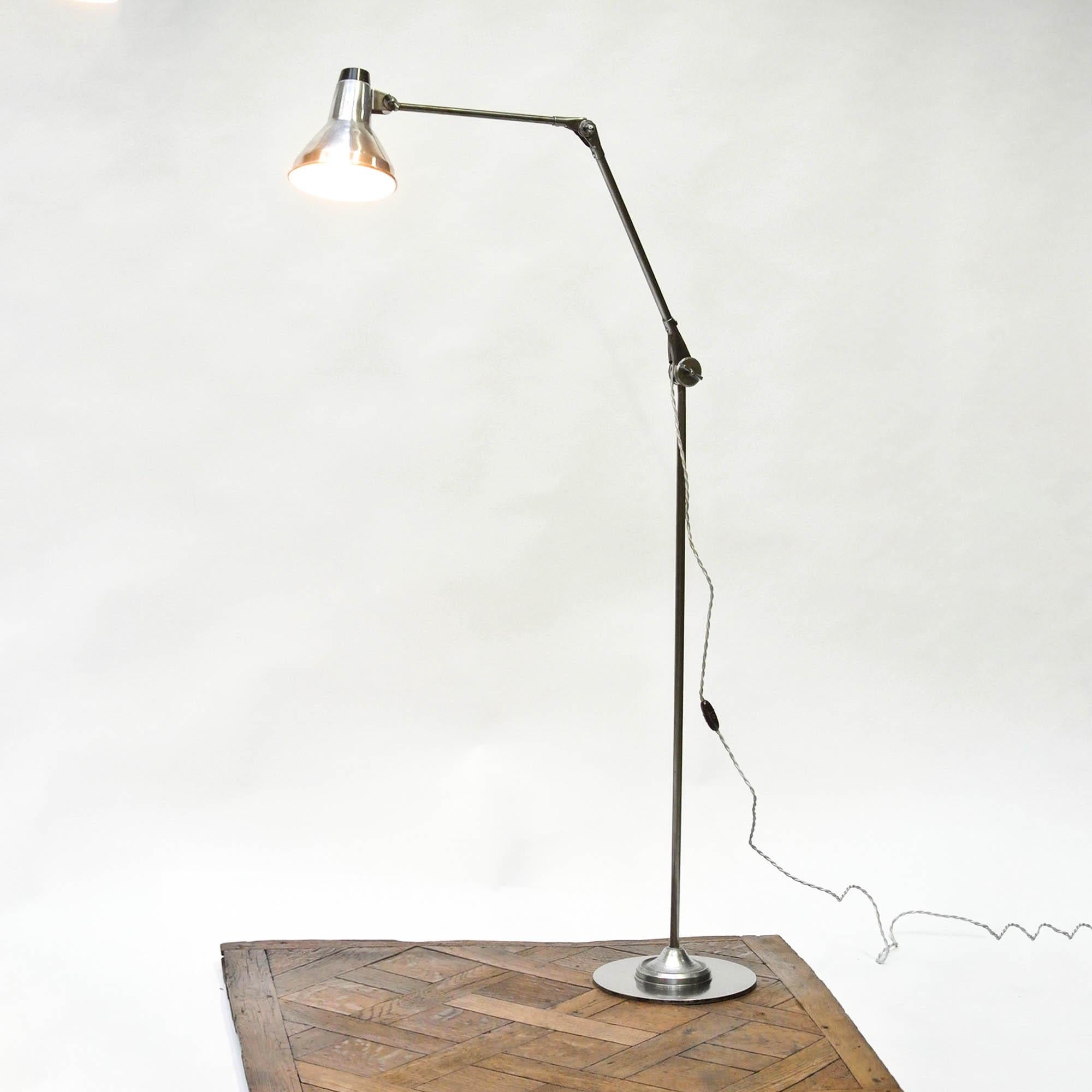 Vintage floor lamp originally used in a workshop of architect. We have based the lamp, which was directly fixed on the floor at that time. The lamp is articulated on the lampshade and arms thanks to an adjustable inclination bracket system. Original