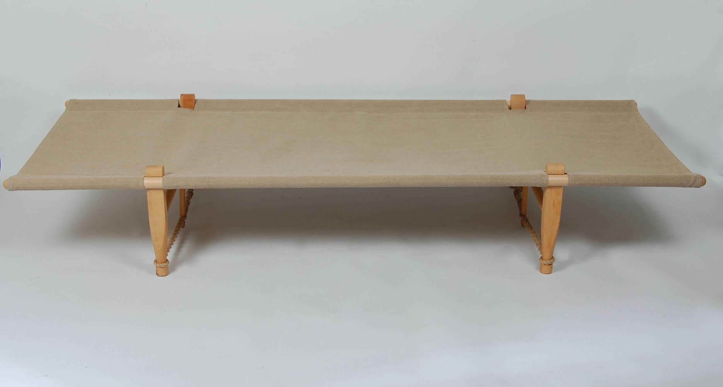 Scandinave moderne Architecte Ole Gjerlov Knudsen Safarn Daybed or Cot:: Danish Design 1962
