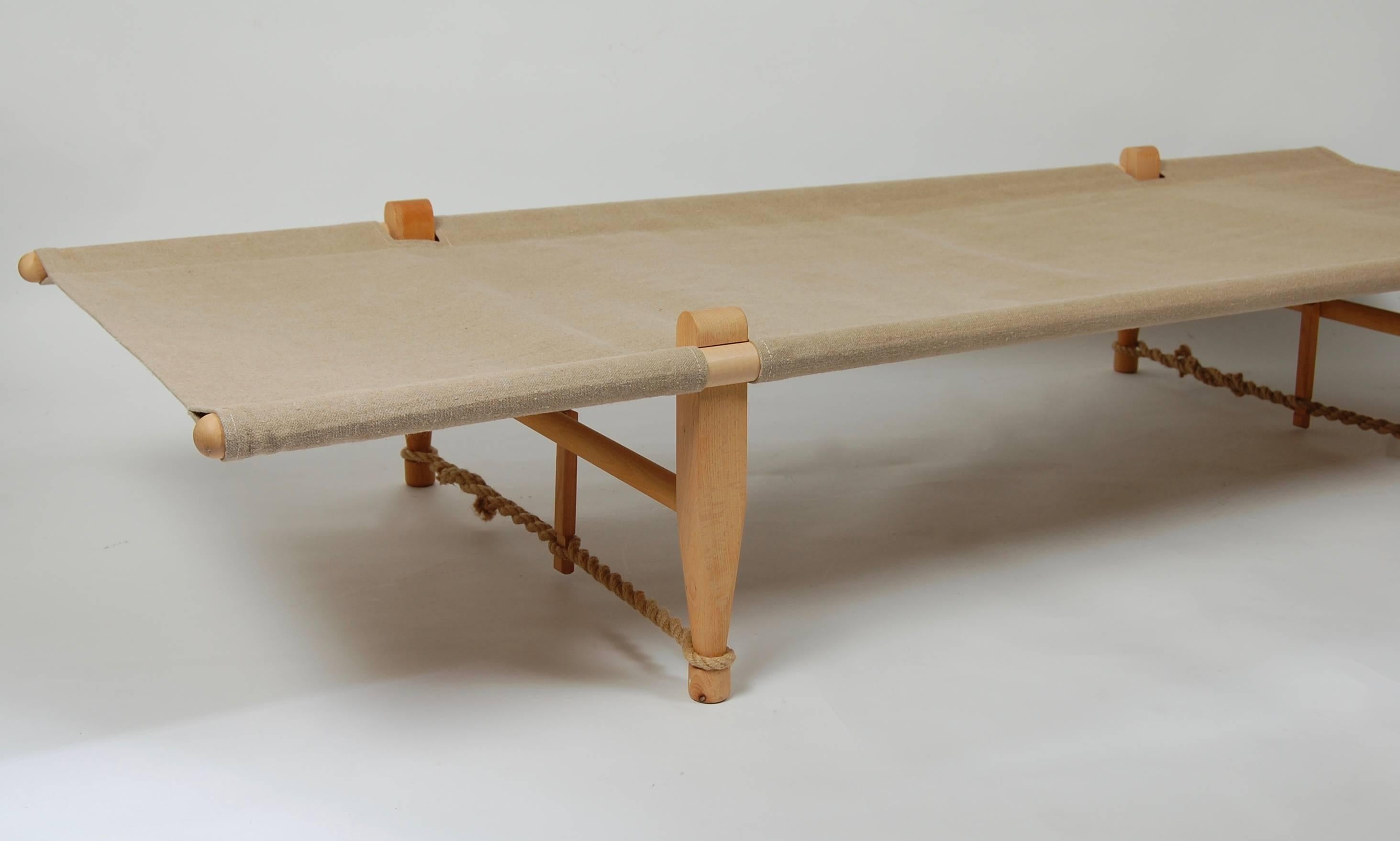 Fait main Architecte Ole Gjerlov Knudsen Safarn Daybed or Cot:: Danish Design 1962