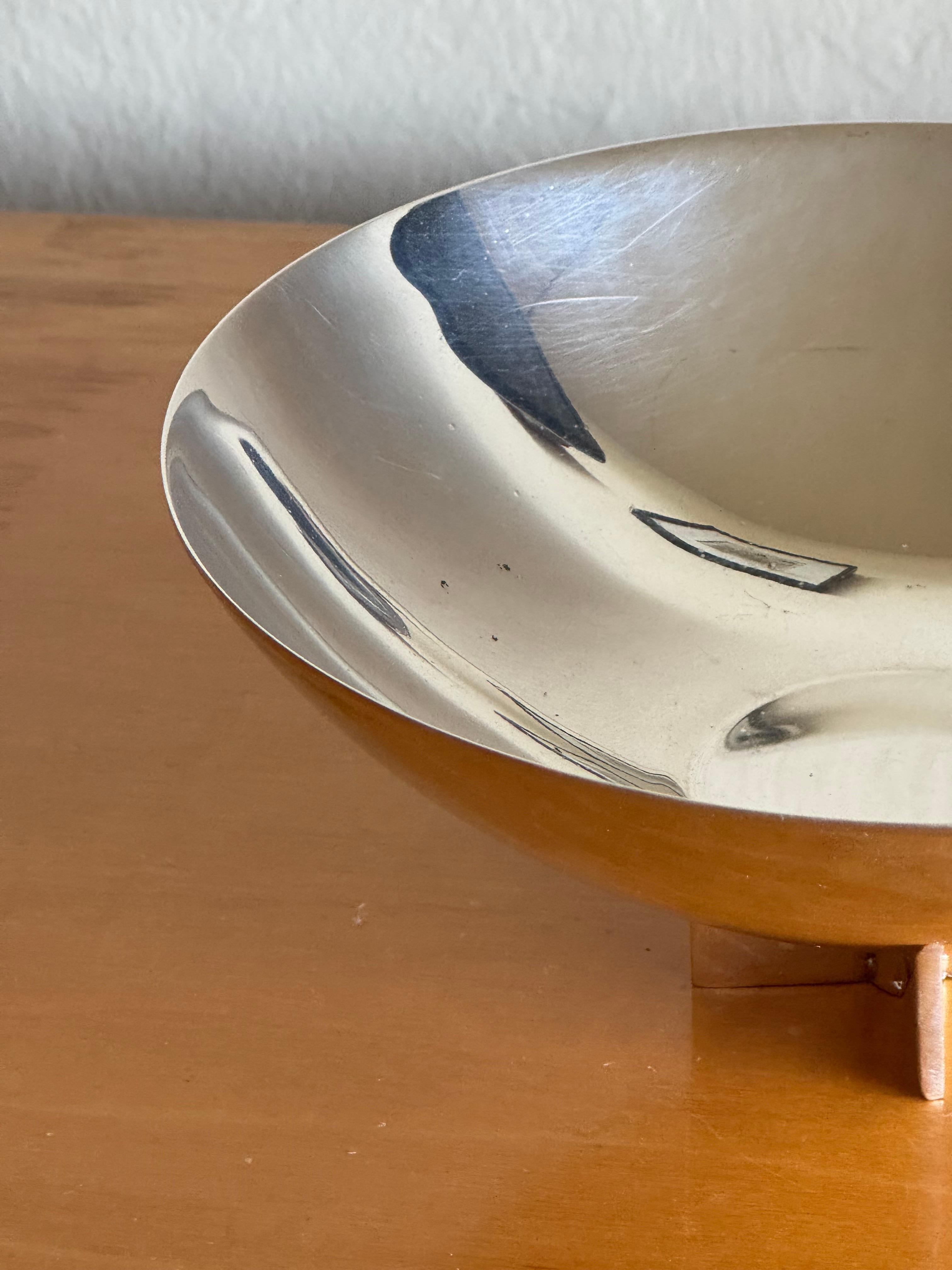 Architect Richard Meier Design  Silverplate Rotating Cross Bowl for Swid Powell (Versilberung) im Angebot