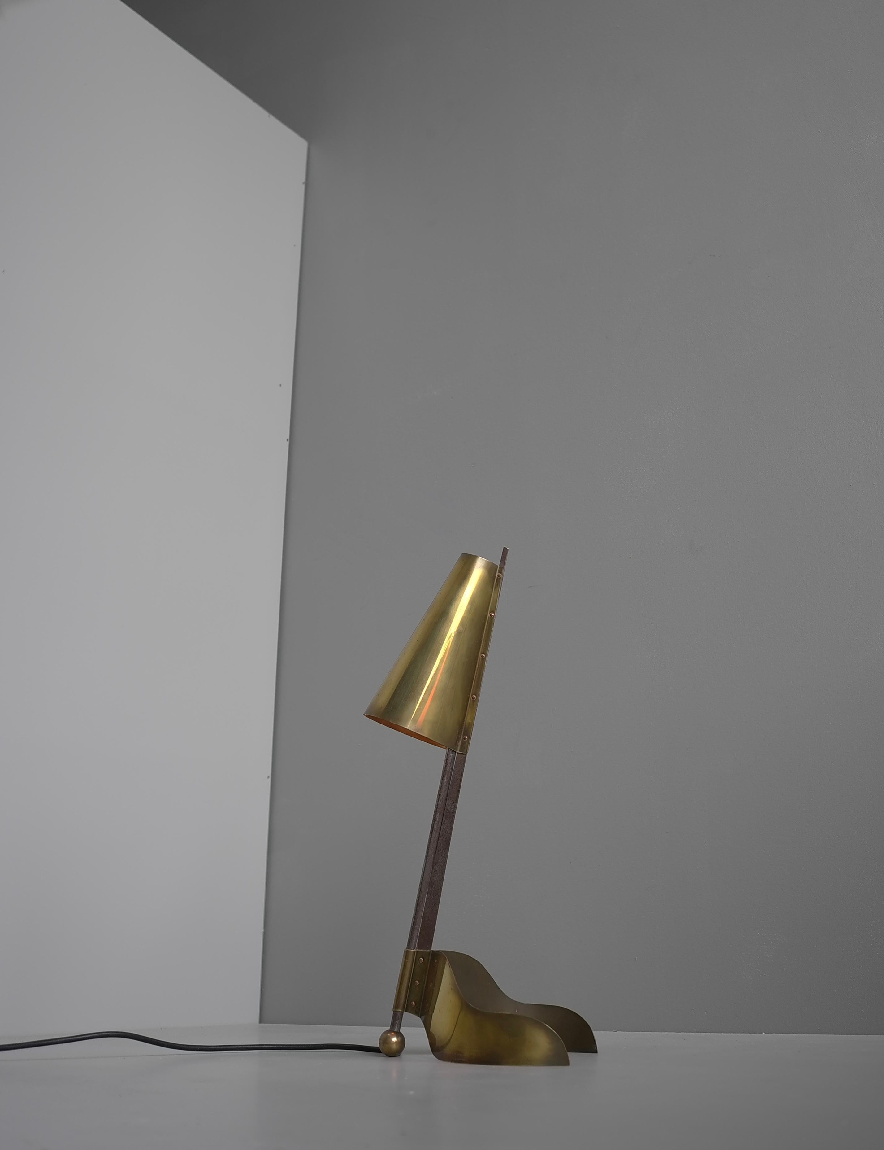 Architect Table Lamp, Sculptural shaped Copper and Steel, 1930's For Sale 2