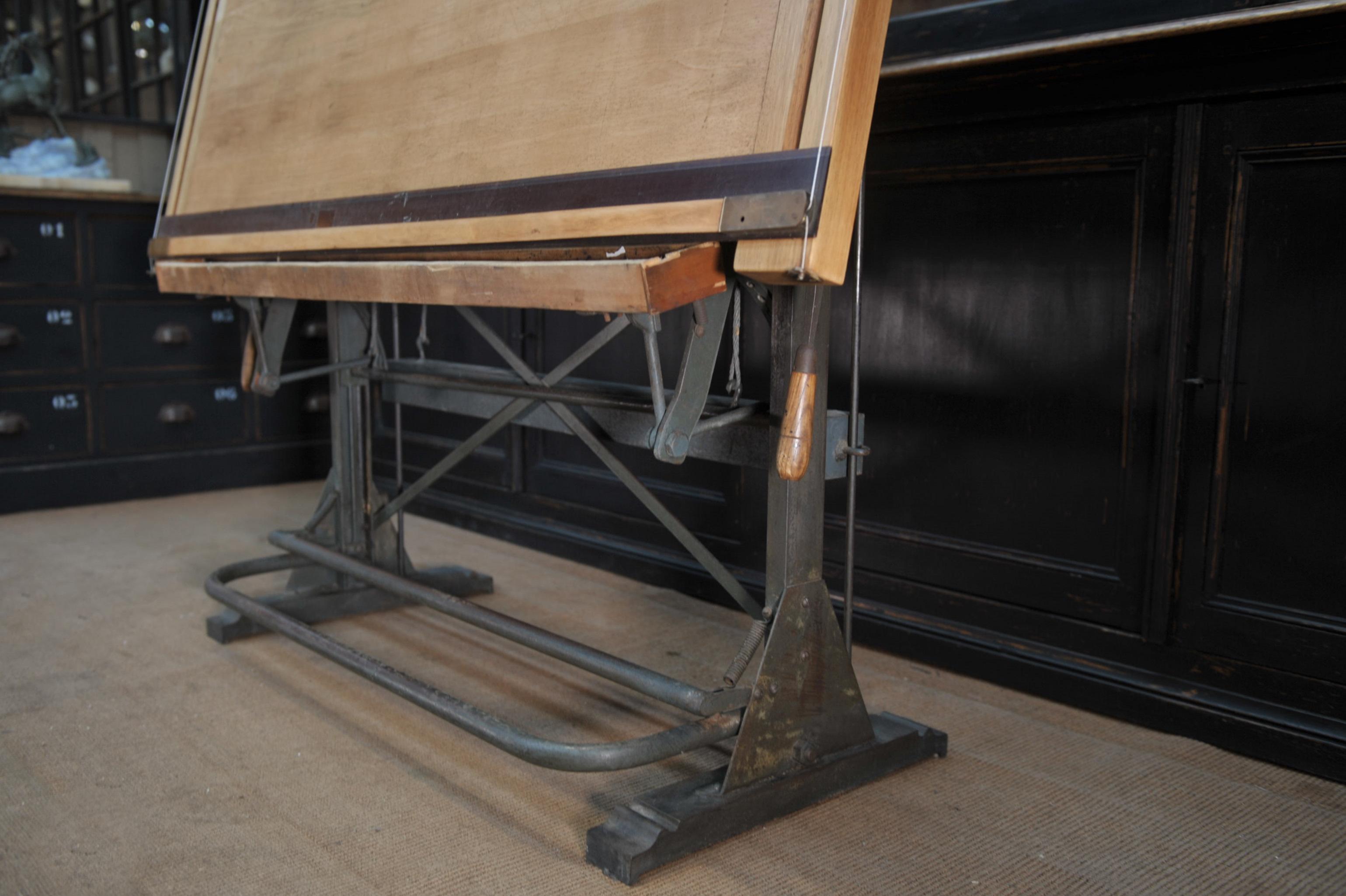 Architecte's Drafting Table in Iron and Wood, circa 1920 9