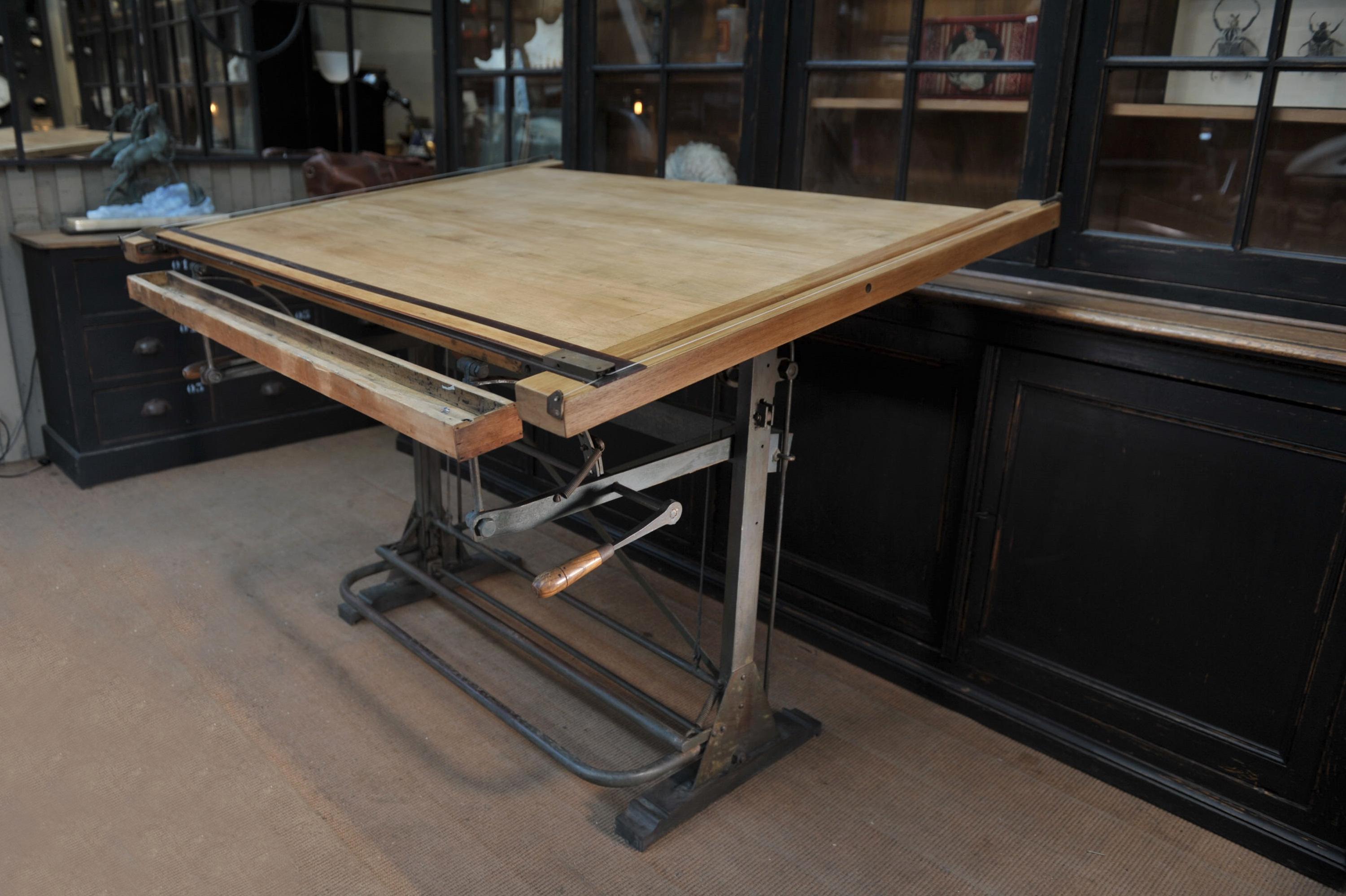 Architecte's Drafting Table in Iron and Wood, circa 1920 10