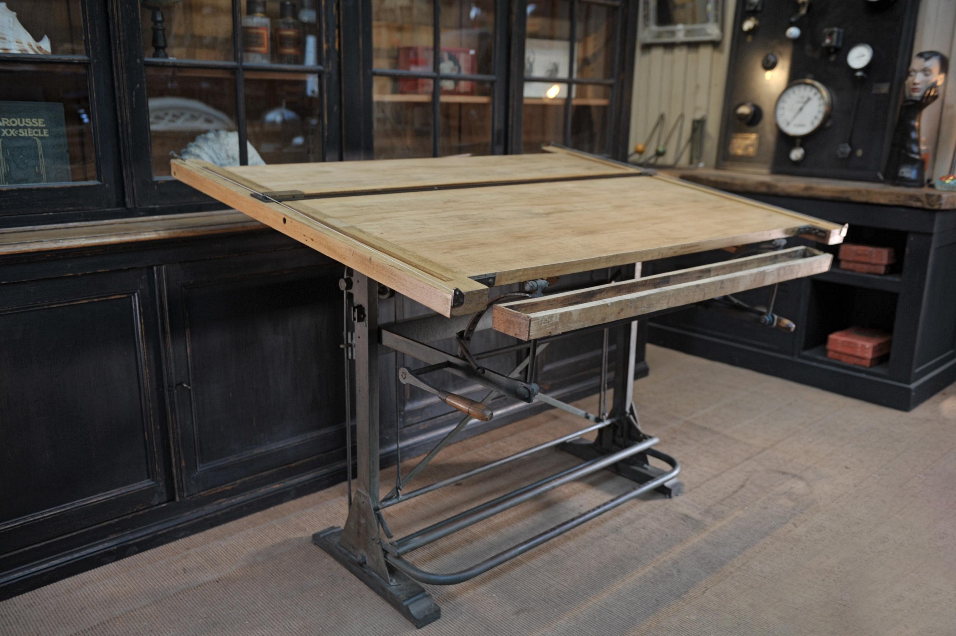 French 1920s Architecte's drafting table, iron structure with original kaki patina, pedal system that locks in one move at exact needed angle and height.
Can also be used as a desk: Width of the top 150 cm 59 inches, height 120 cm 47.24 inches with