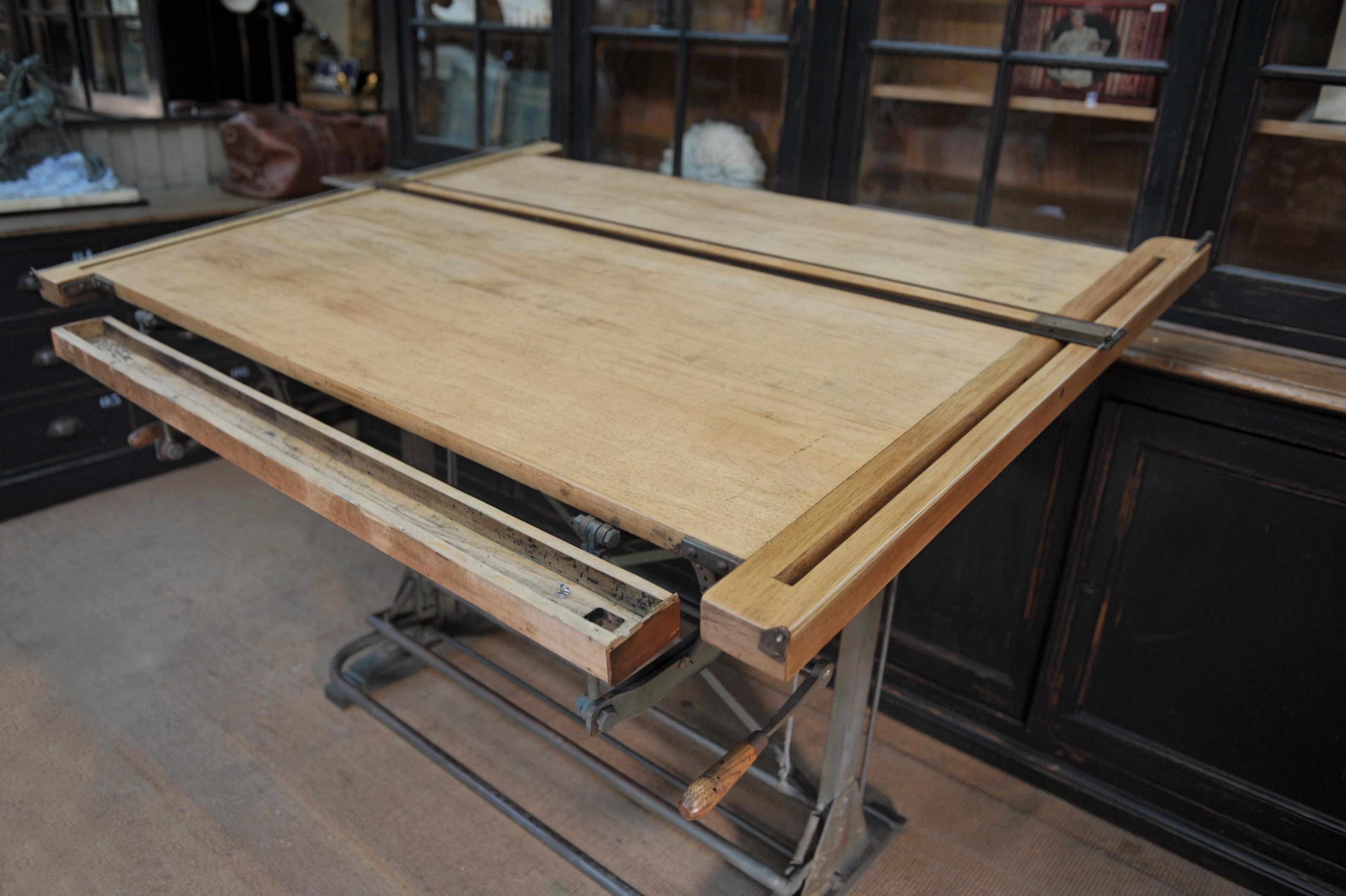 Architecte's Drafting Table in Iron and Wood, circa 1920 2