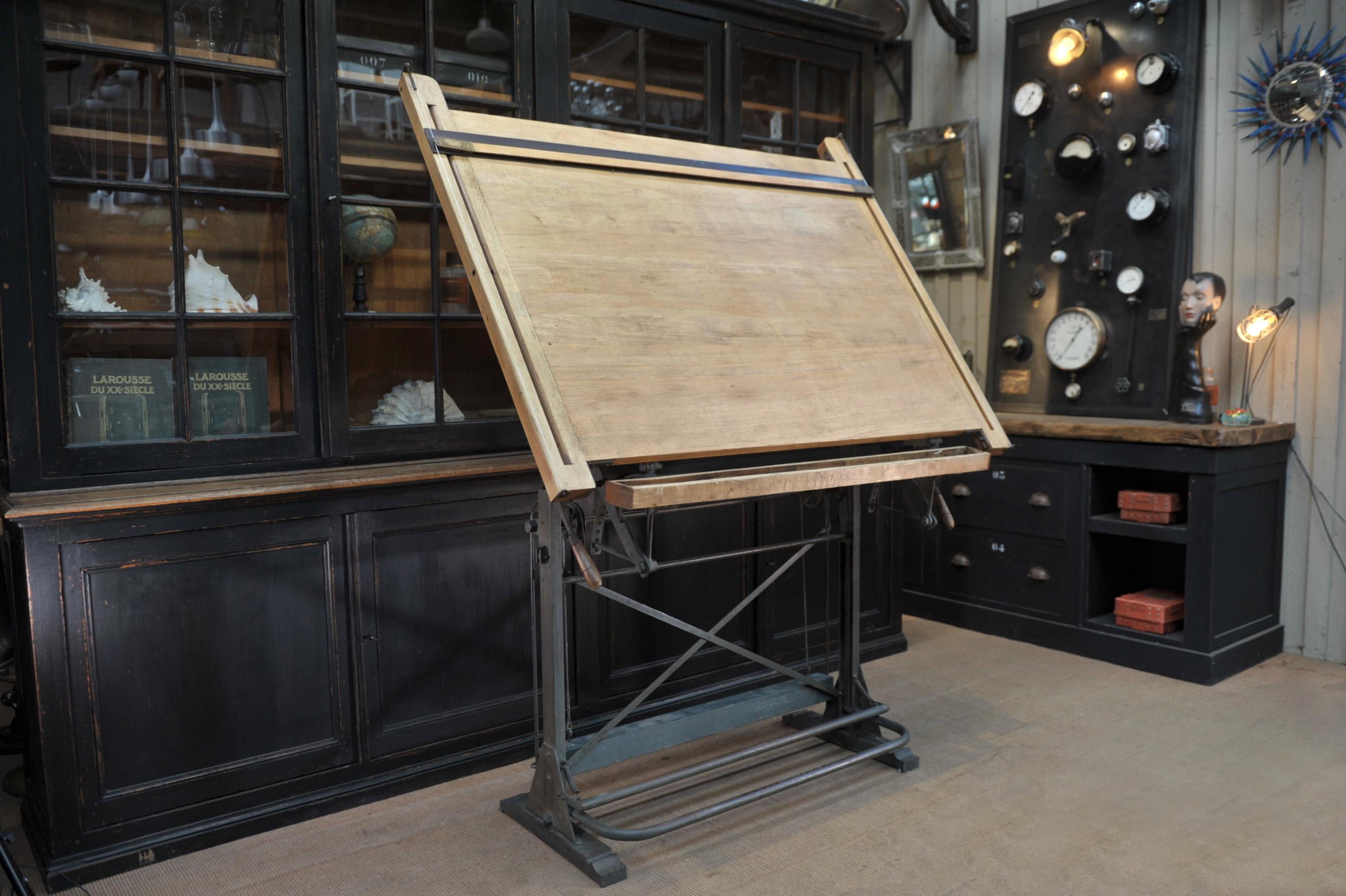 Architecte's Drafting Table in Iron and Wood, circa 1920 3
