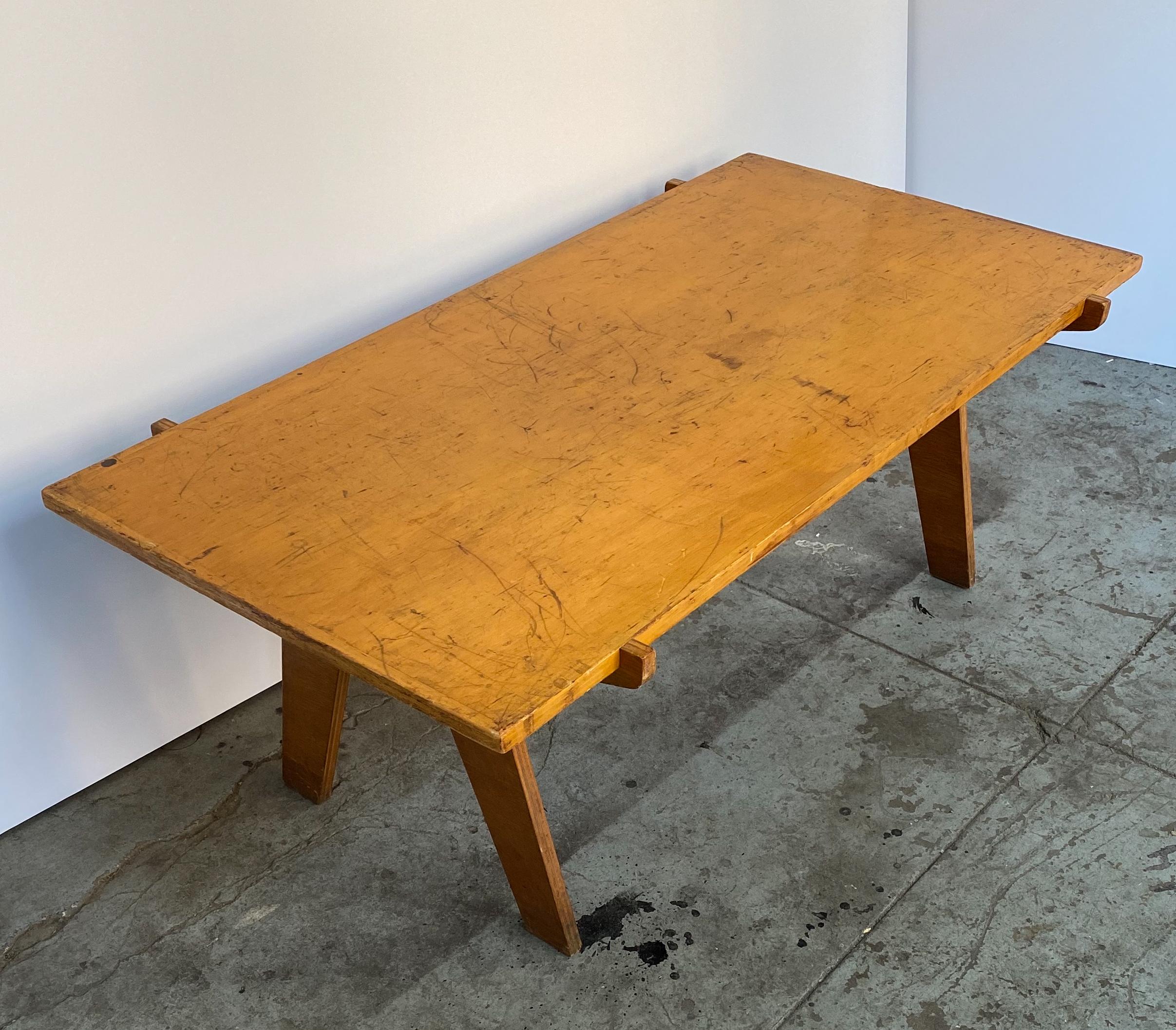 Mid-Century Modern Architectonic Cut Plywood Midcentury Cocktail Table For Sale