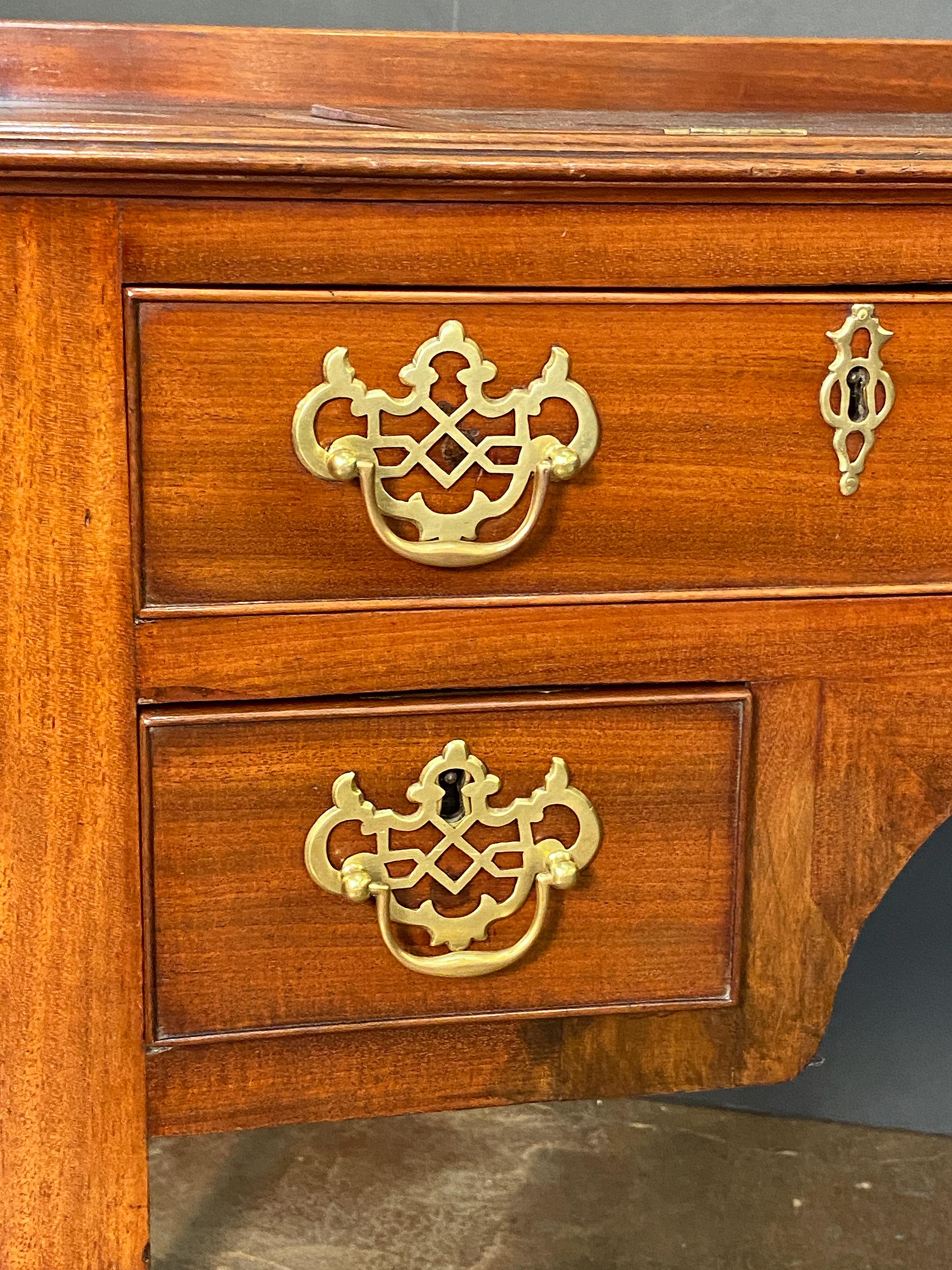 Bureau d'architecte et table à écrire en acajou de la fin de l'époque géorgienne en Angleterre en vente 2