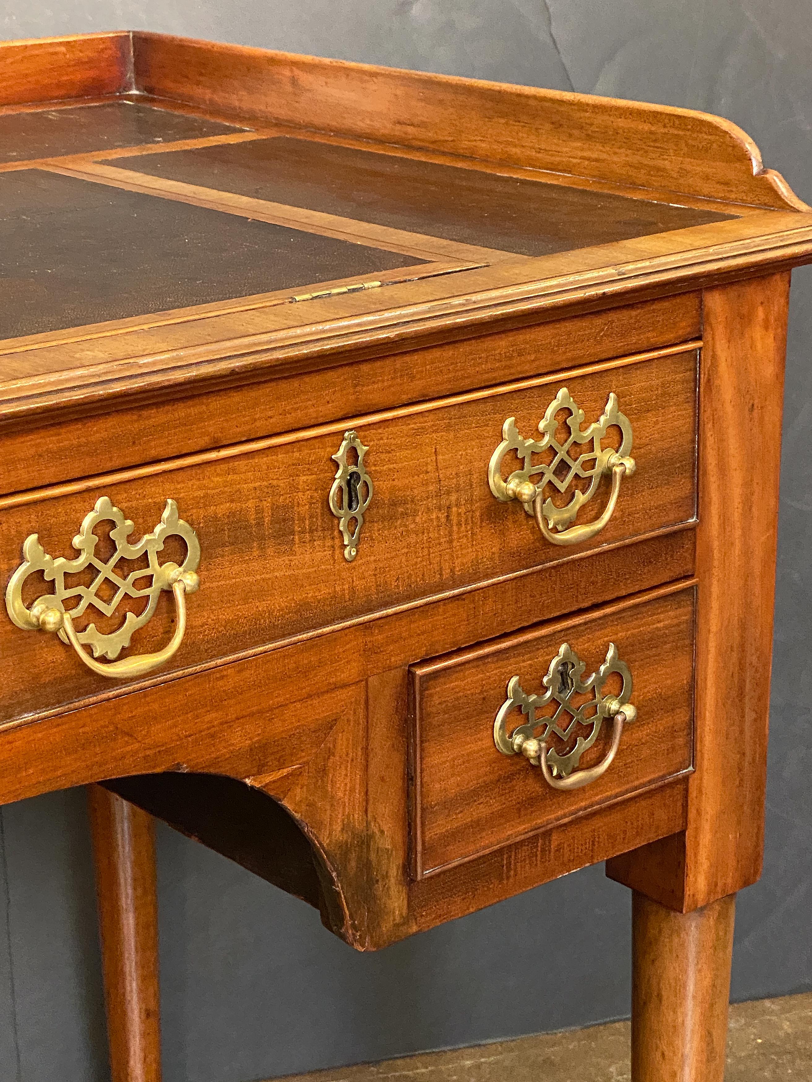 Bureau d'architecte et table à écrire en acajou de la fin de l'époque géorgienne en Angleterre en vente 4