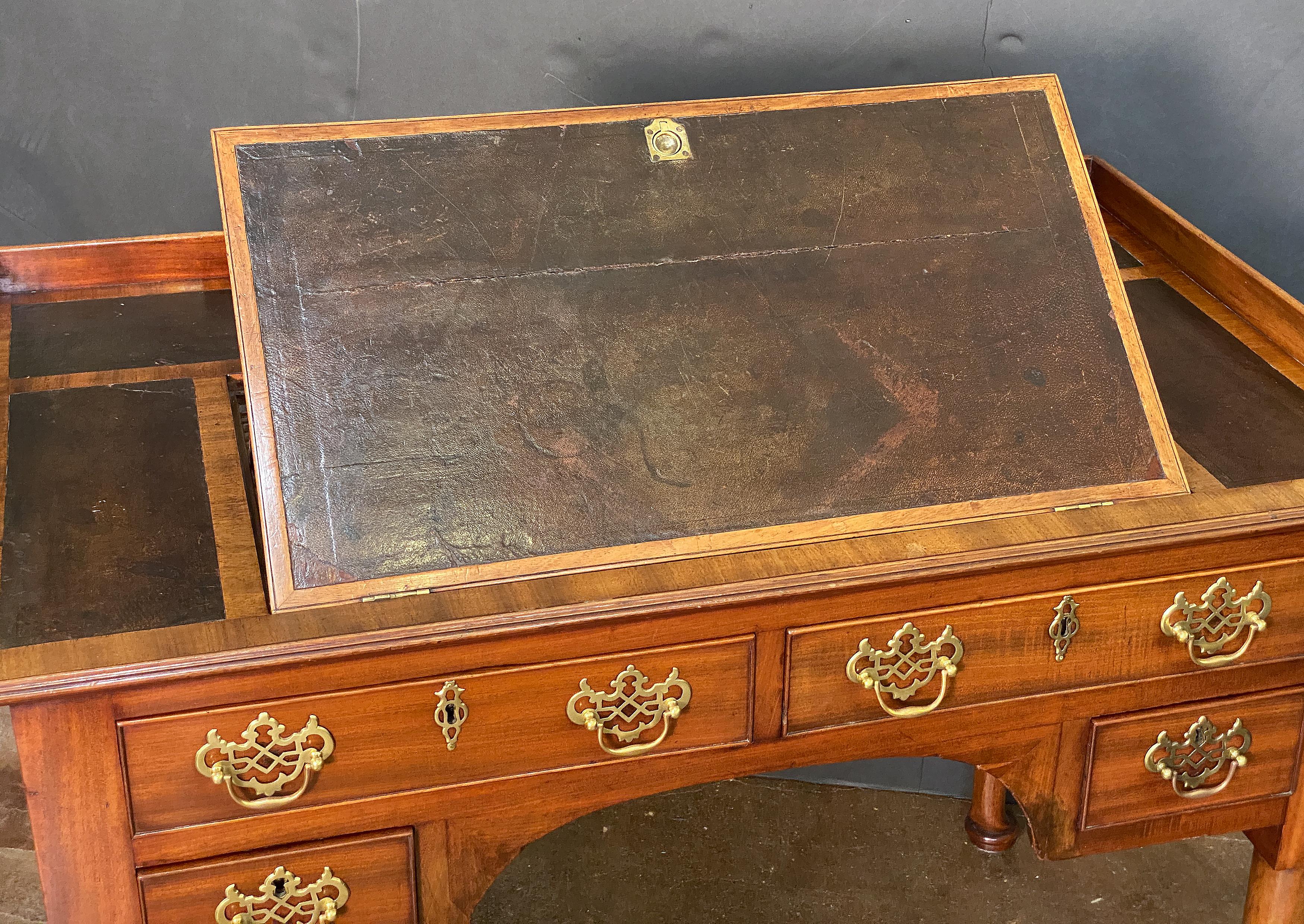 Bureau d'architecte et table à écrire en acajou de la fin de l'époque géorgienne en Angleterre en vente 6