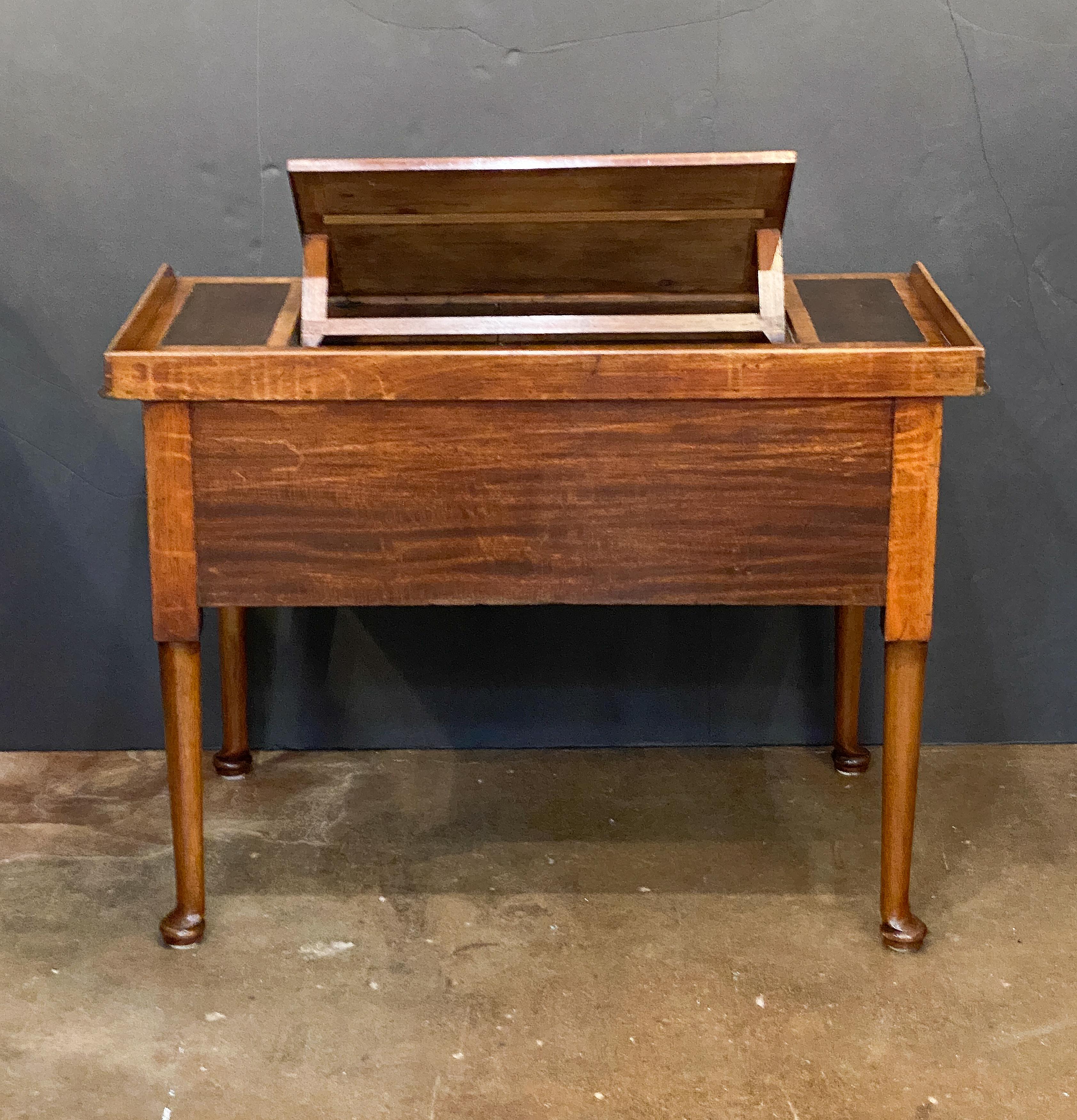 Bureau d'architecte et table à écrire en acajou de la fin de l'époque géorgienne en Angleterre en vente 8