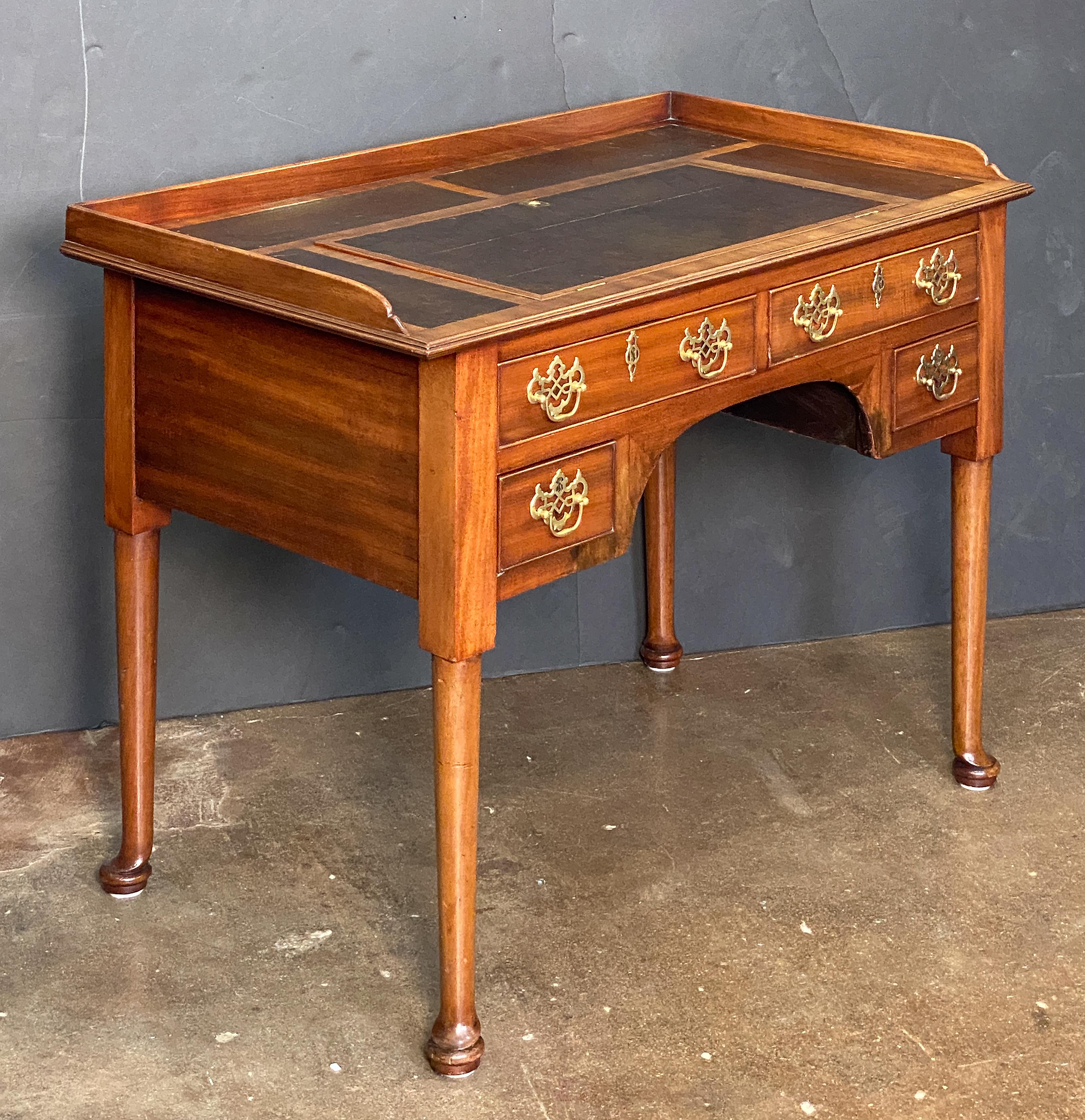 Georgien Bureau d'architecte et table à écrire en acajou de la fin de l'époque géorgienne en Angleterre en vente