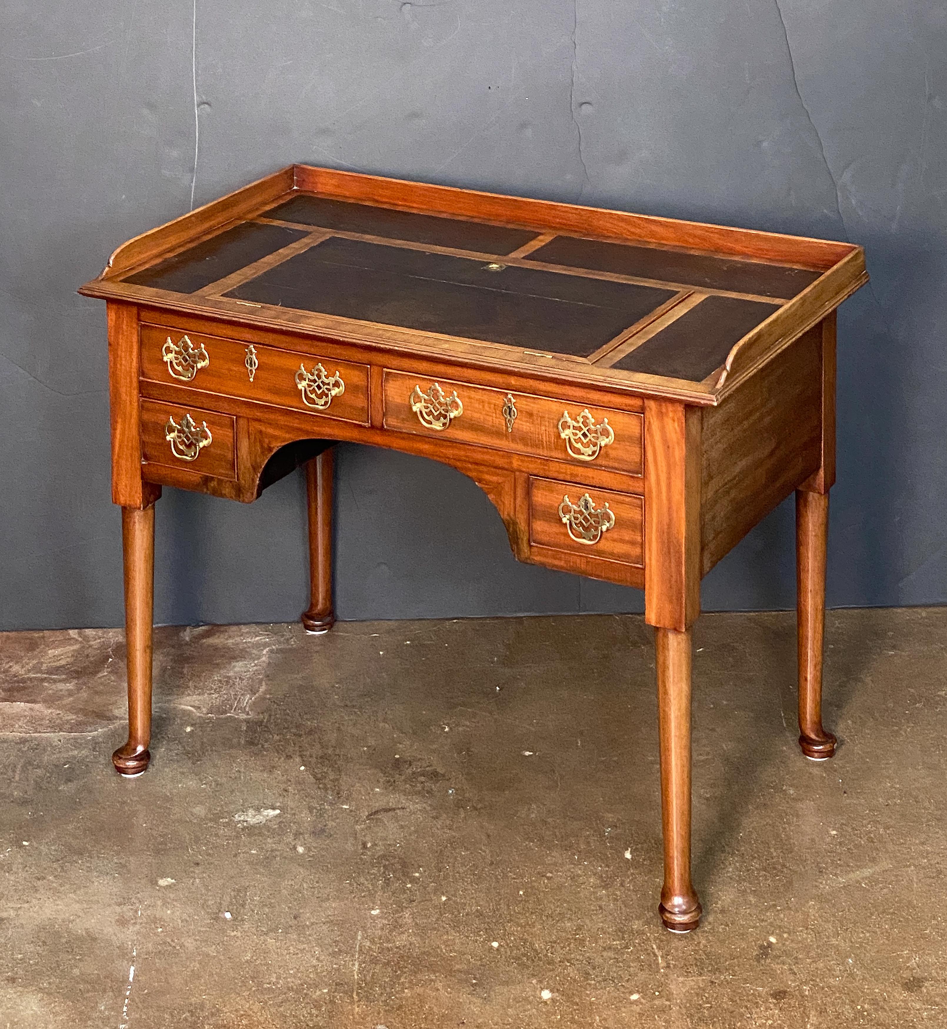 Anglais Bureau d'architecte et table à écrire en acajou de la fin de l'époque géorgienne en Angleterre en vente
