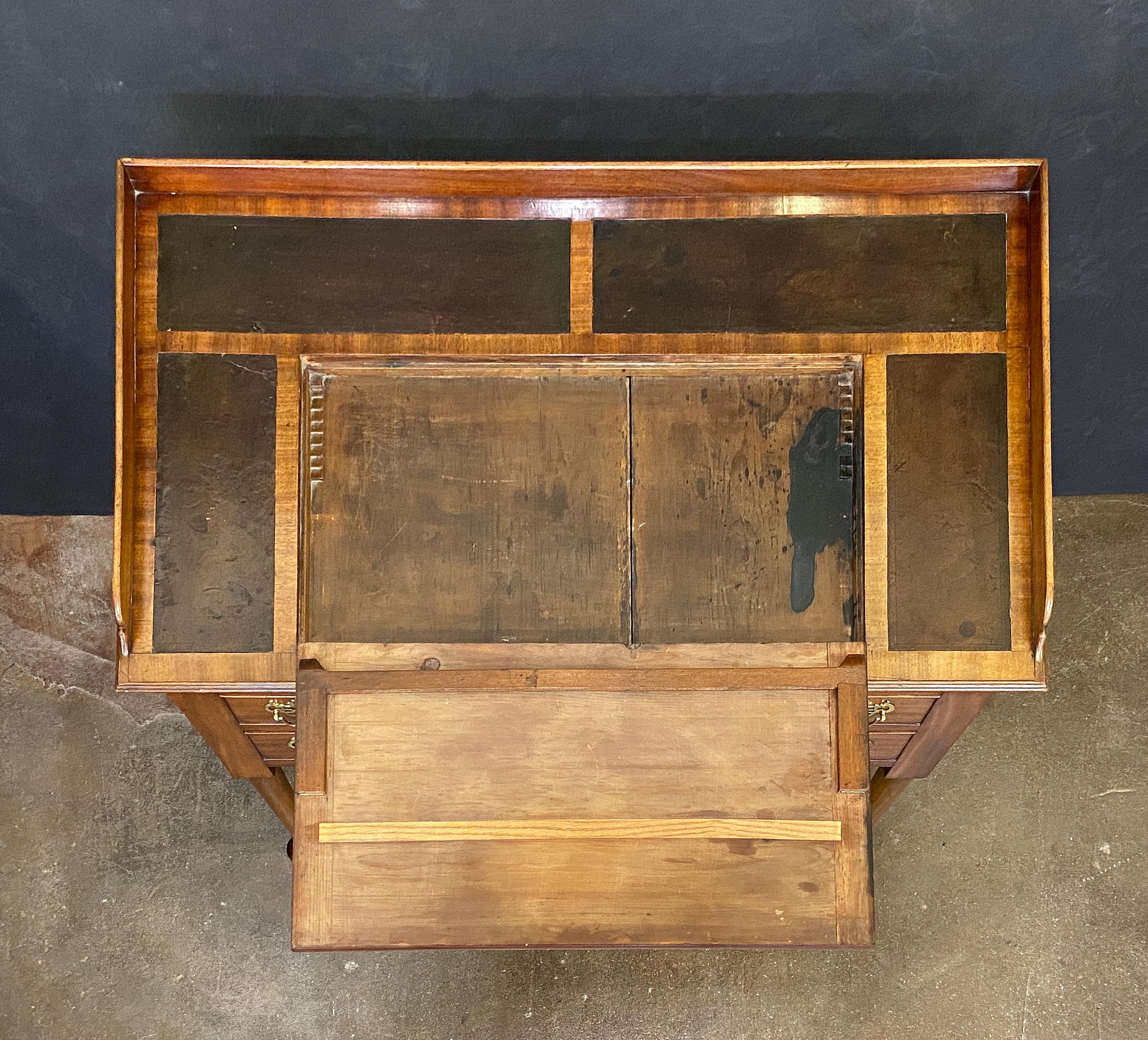 Laiton Bureau d'architecte et table à écrire en acajou de la fin de l'époque géorgienne en Angleterre en vente