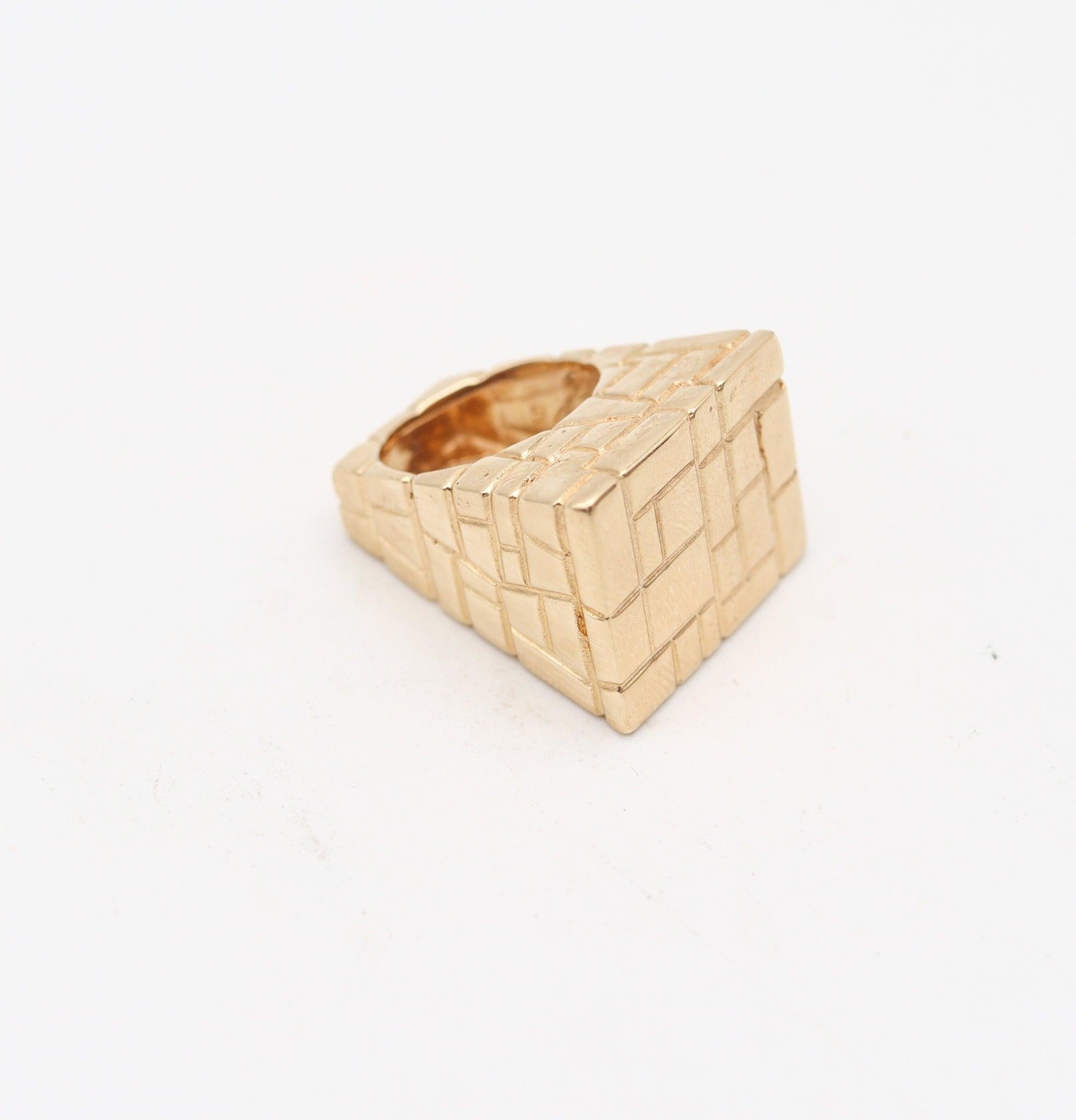 ARCHITECTURAL, bague moderniste des ponts en or jaune massif 14 carats, 1970 Excellent état - En vente à Miami, FL