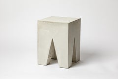Taburete bajo de hormigón arquitectónico del siglo XXI de LESUSAGERS hecho a mano único