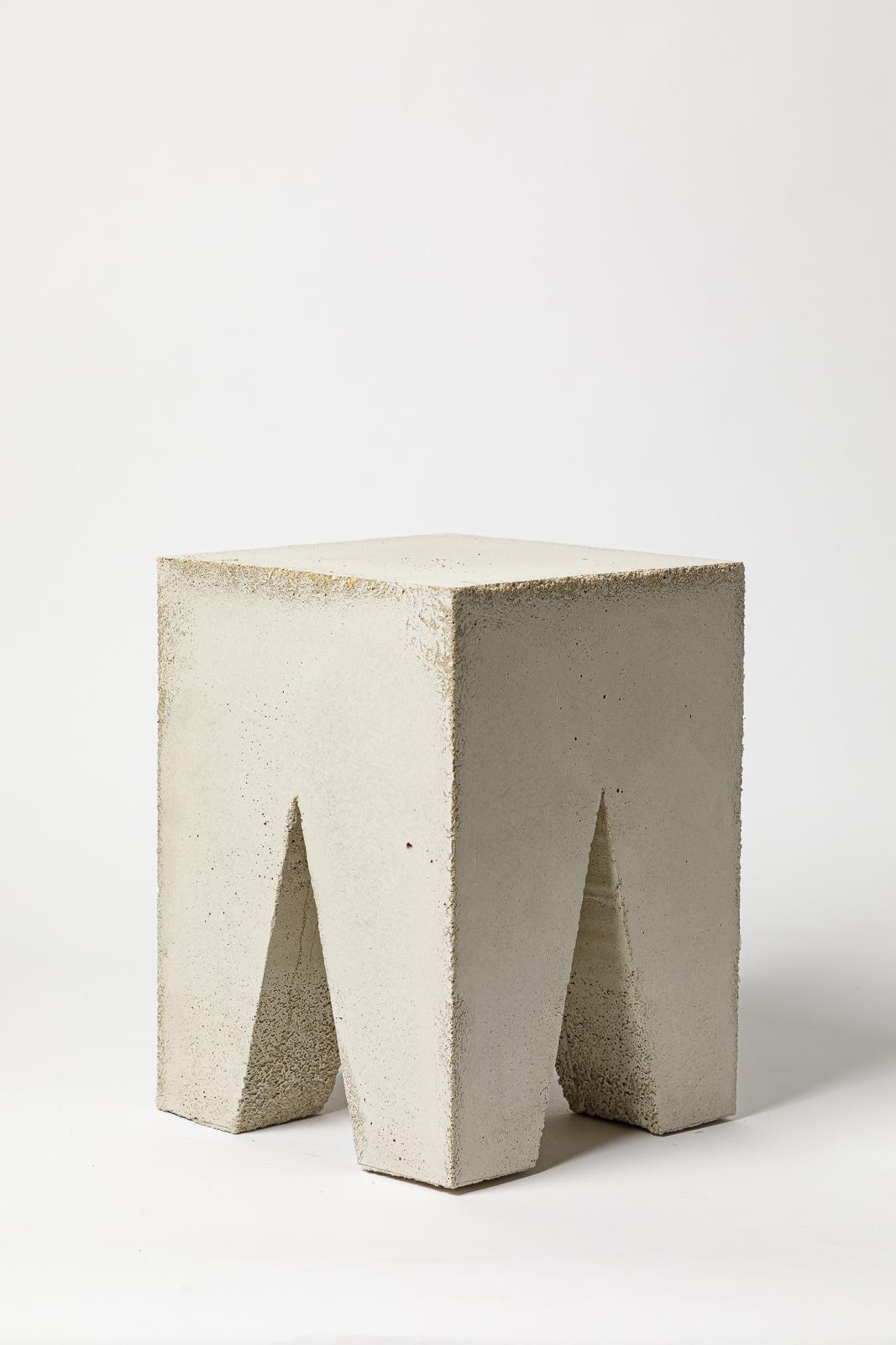Moderne Tabouret bas en béton architectural du 21ème siècle fait main par LESUSAGERS unique en vente