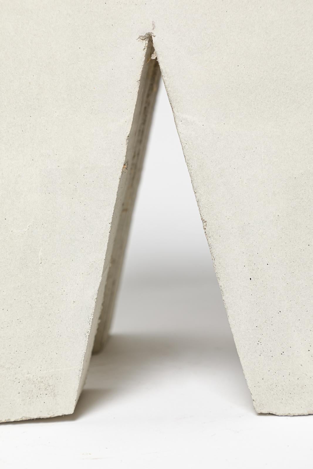 Tabouret bas en béton architectural du 21ème siècle fait main par LESUSAGERS unique Neuf - En vente à Neuilly-en- sancerre, FR
