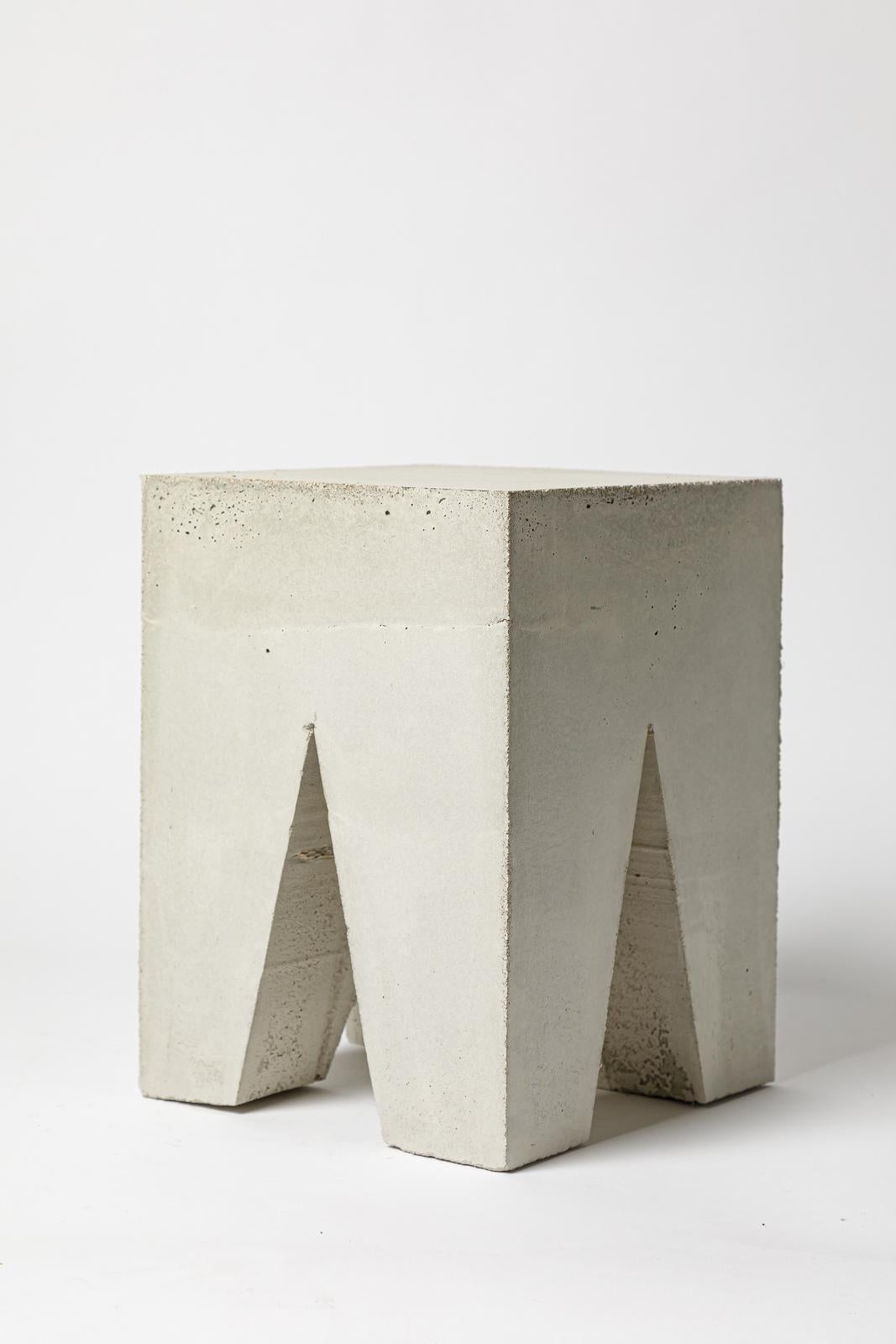 XXIe siècle et contemporain Tabouret bas en béton architectural du 21ème siècle fait main par LESUSAGERS unique en vente