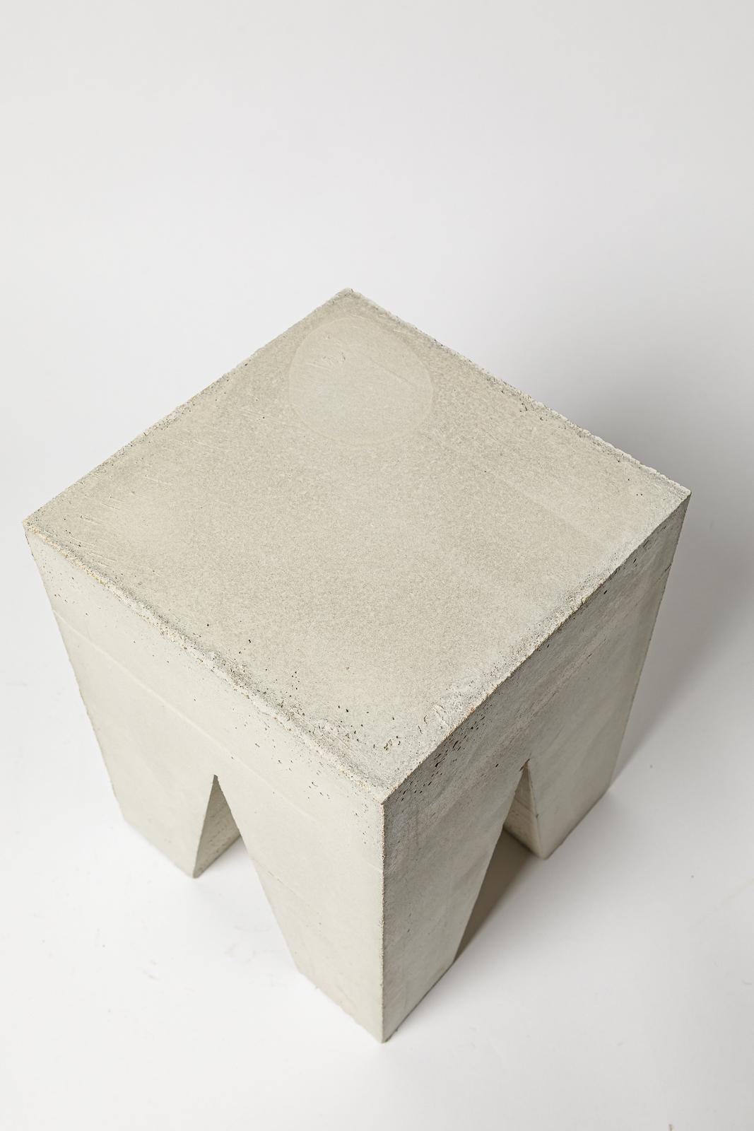 Béton Tabouret bas en béton architectural du 21ème siècle fait main par LESUSAGERS unique en vente
