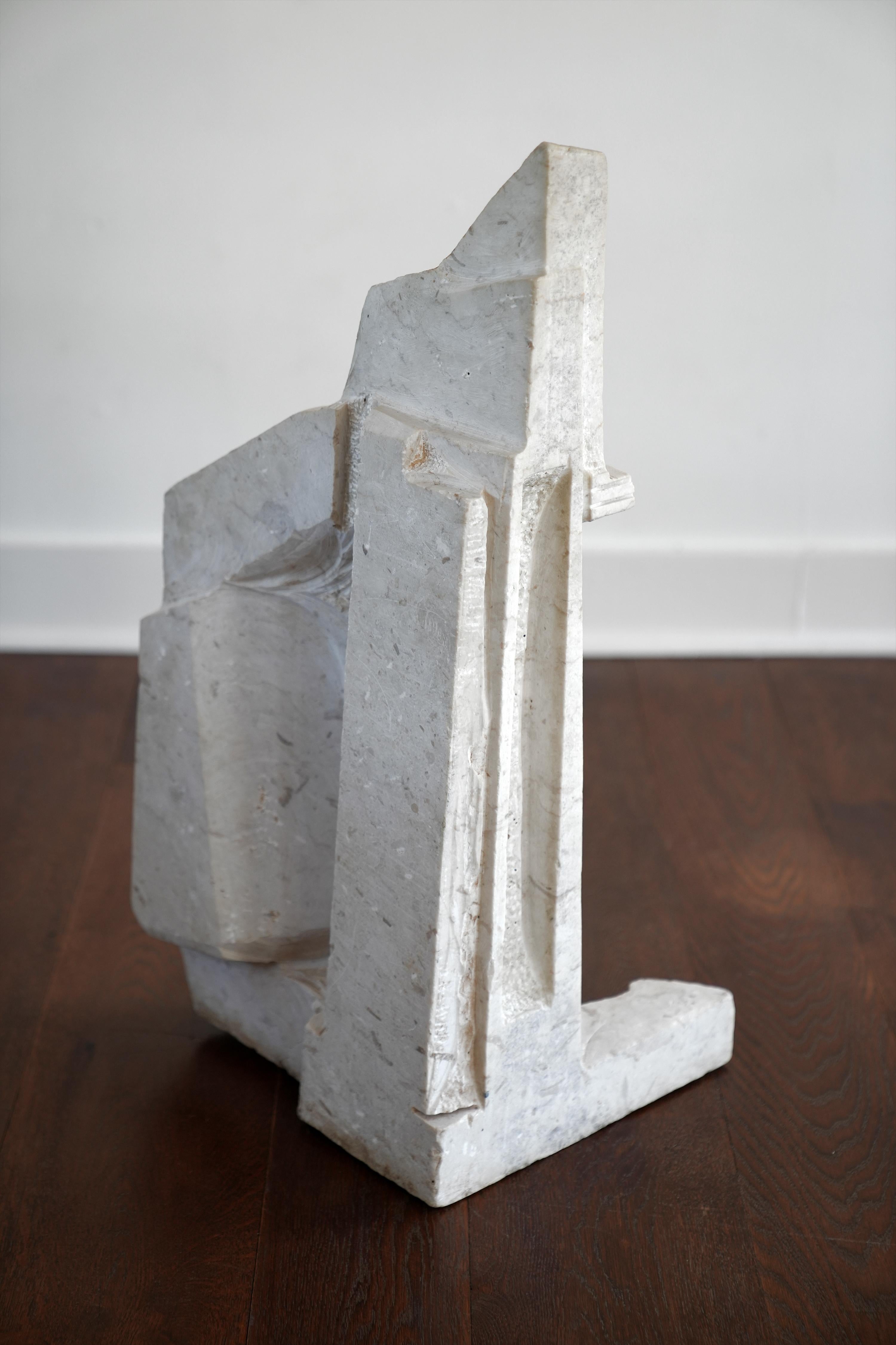 20ième siècle Sculpture architecturale abstraite en marbre en vente