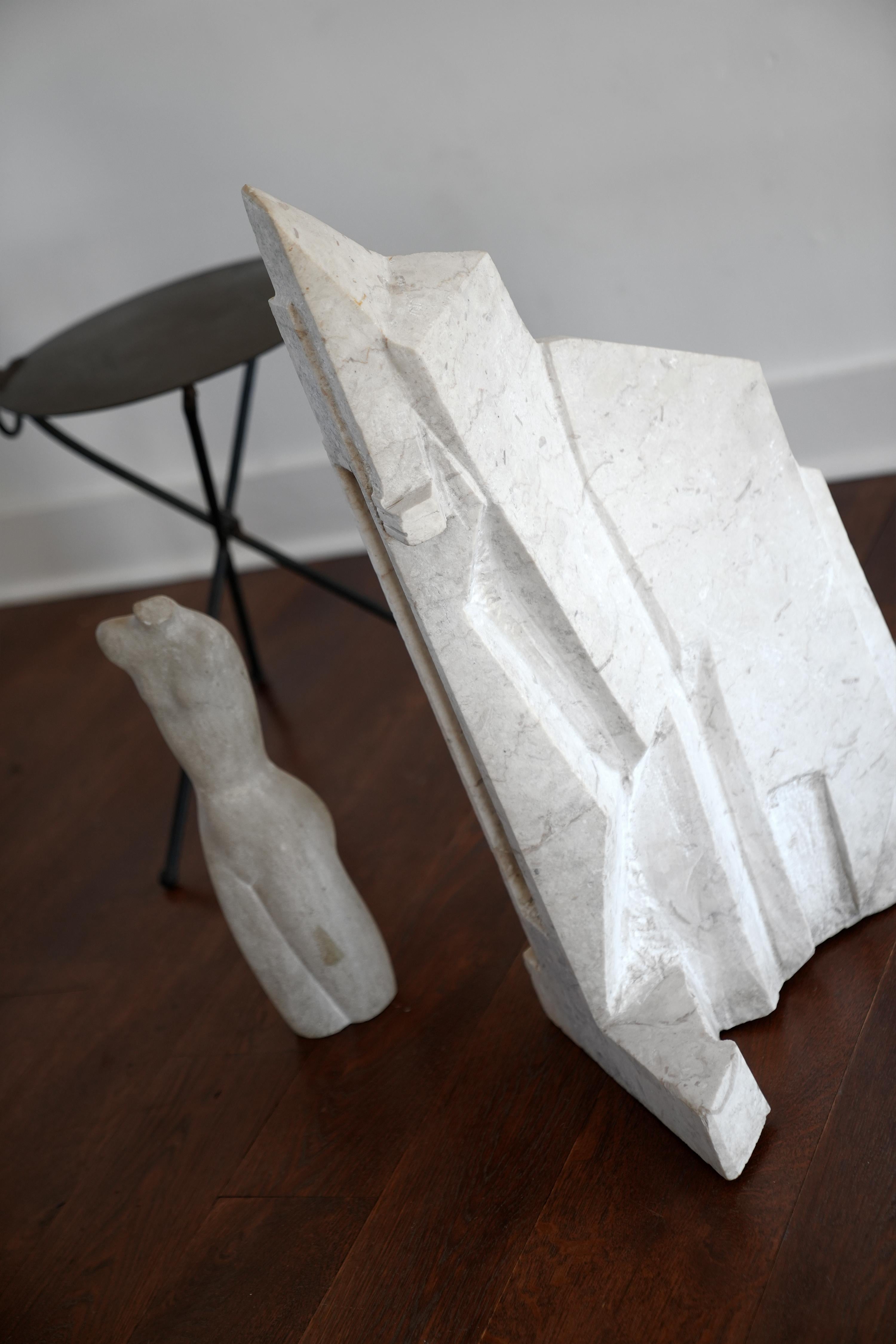 Marbre Sculpture architecturale abstraite en marbre en vente