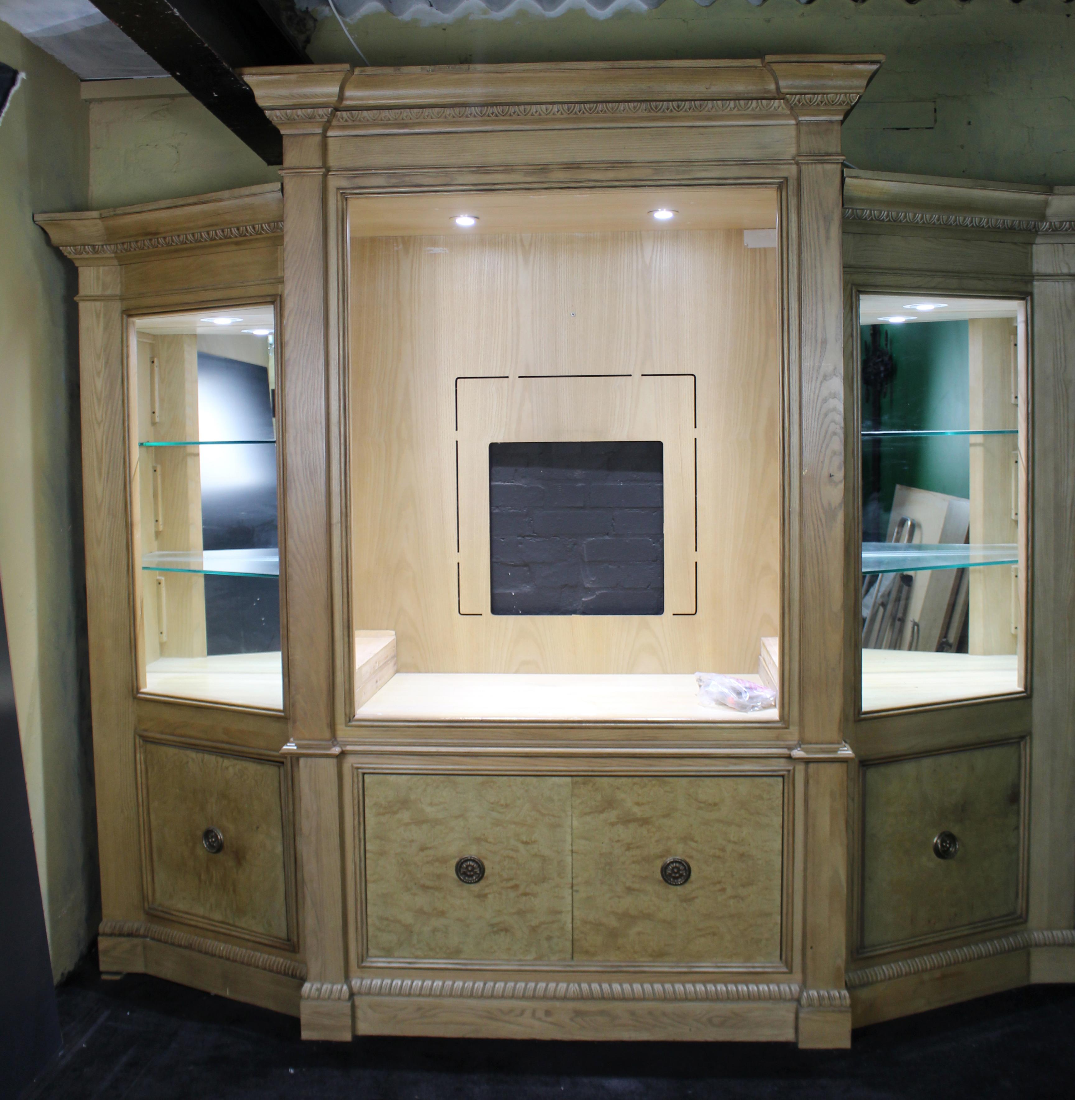 Architectural Breakfront Display Cabinet by Drexel Heritage, USA, Late 20th Cent en vente 4