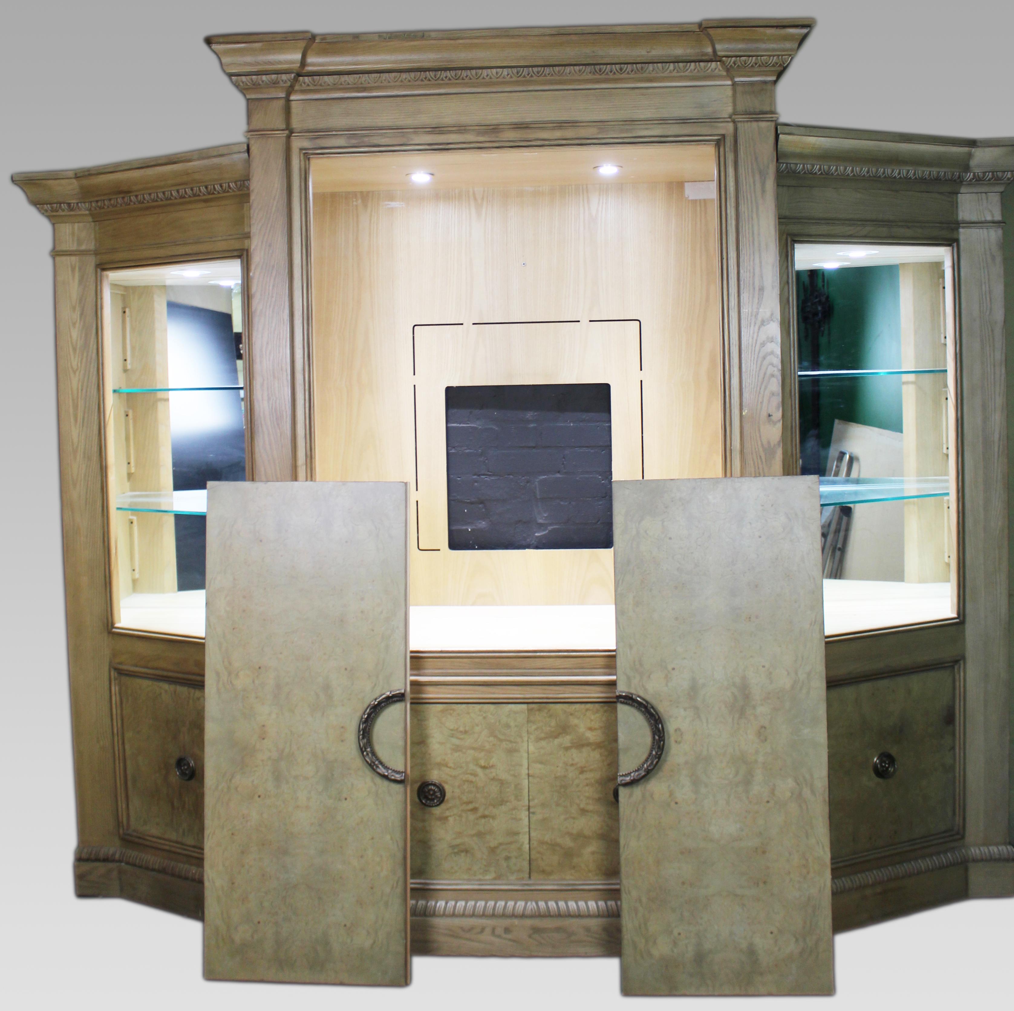 Architectural Breakfront Display Cabinet by Drexel Heritage, USA, Late 20th Century

A substantial and finely crafted fitted cabinet by American luxury maker Drexel Heritage. Of architectural breakfront form, the piece was custom-imported from