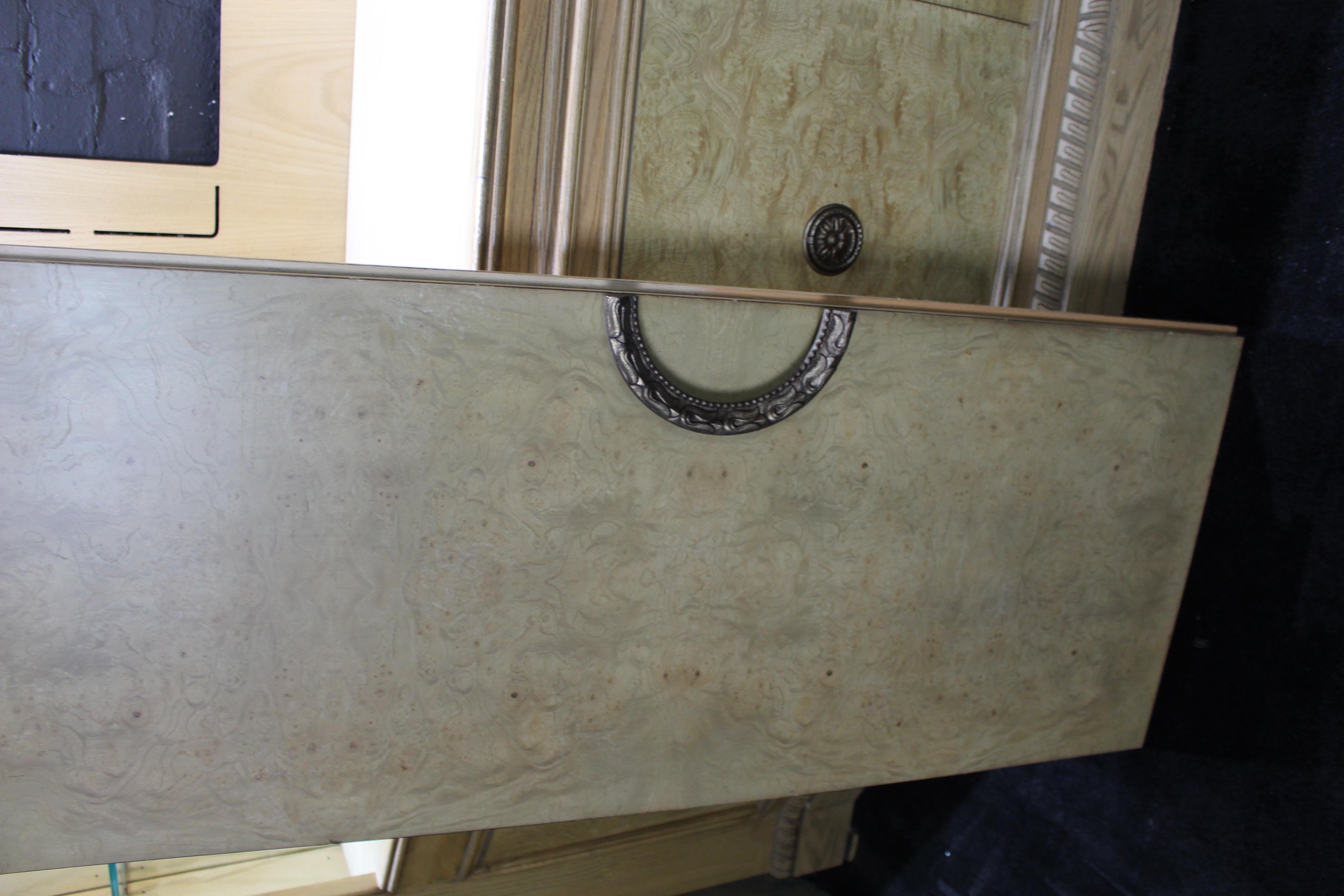 Architectural Breakfront Display Cabinet by Drexel Heritage, USA, Late 20th Cent en vente 1