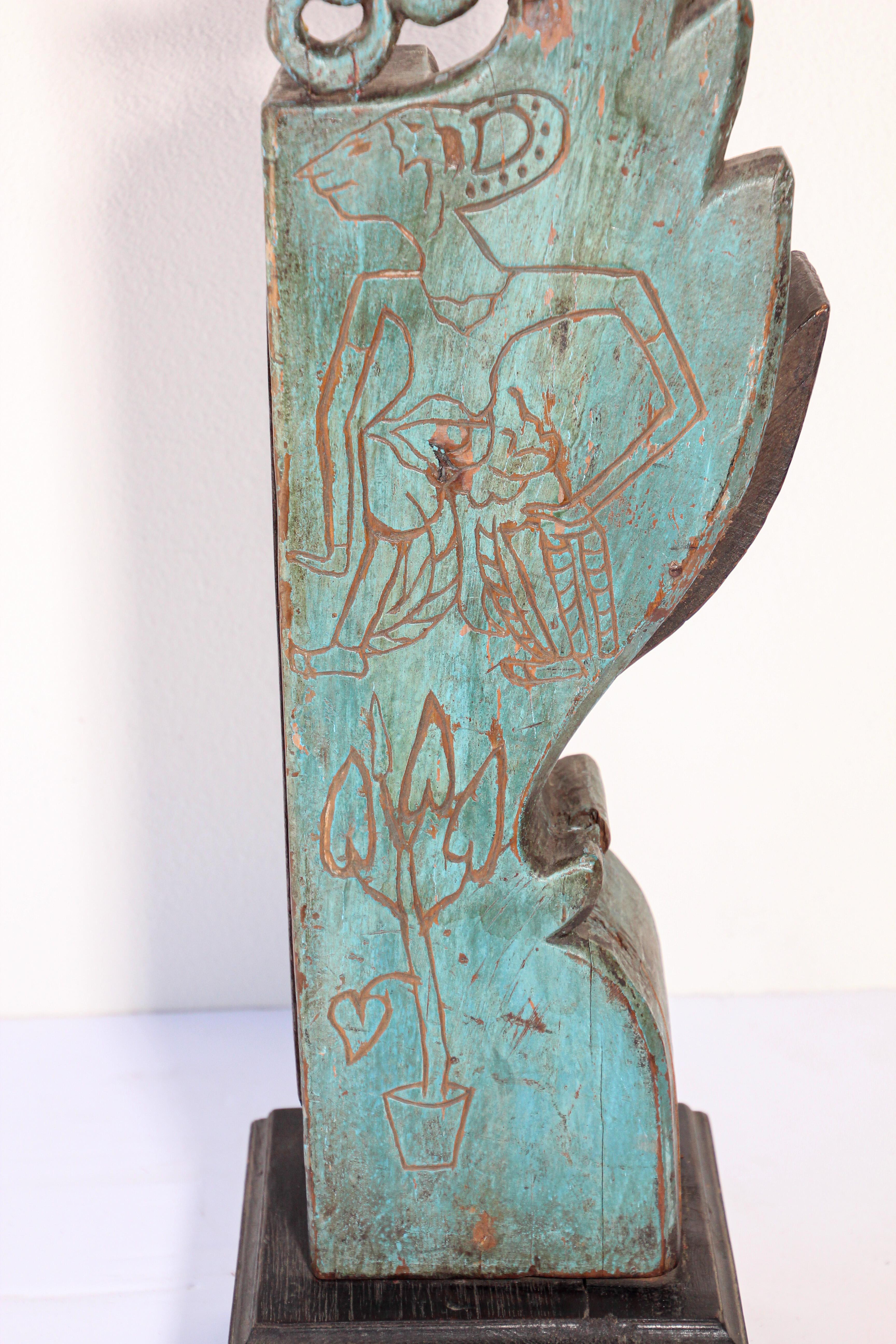 Sculpté à la main Fragment de bois de temple sculpté architectural en vente
