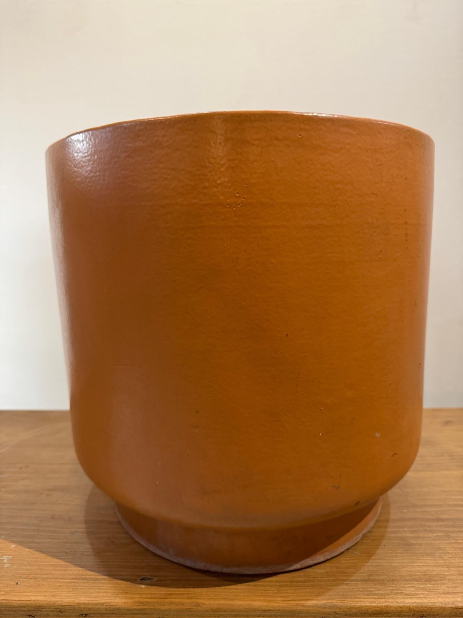 Americano Fioriera di metà secolo Architectural Ceramics con bordo e truciolo anteriore, Oakland , CA in vendita