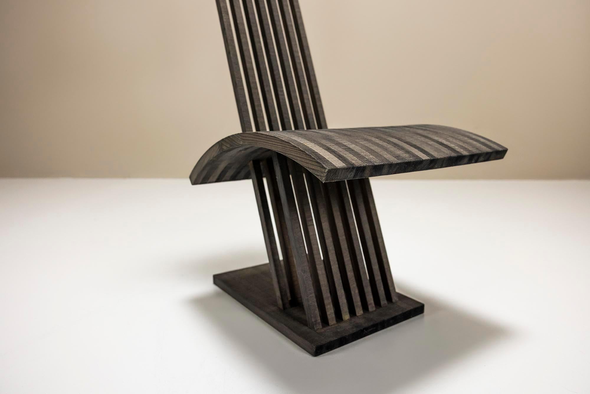 Chaise architecturale en bois teinté anthracite, Pays-Bas 1980 en vente 4