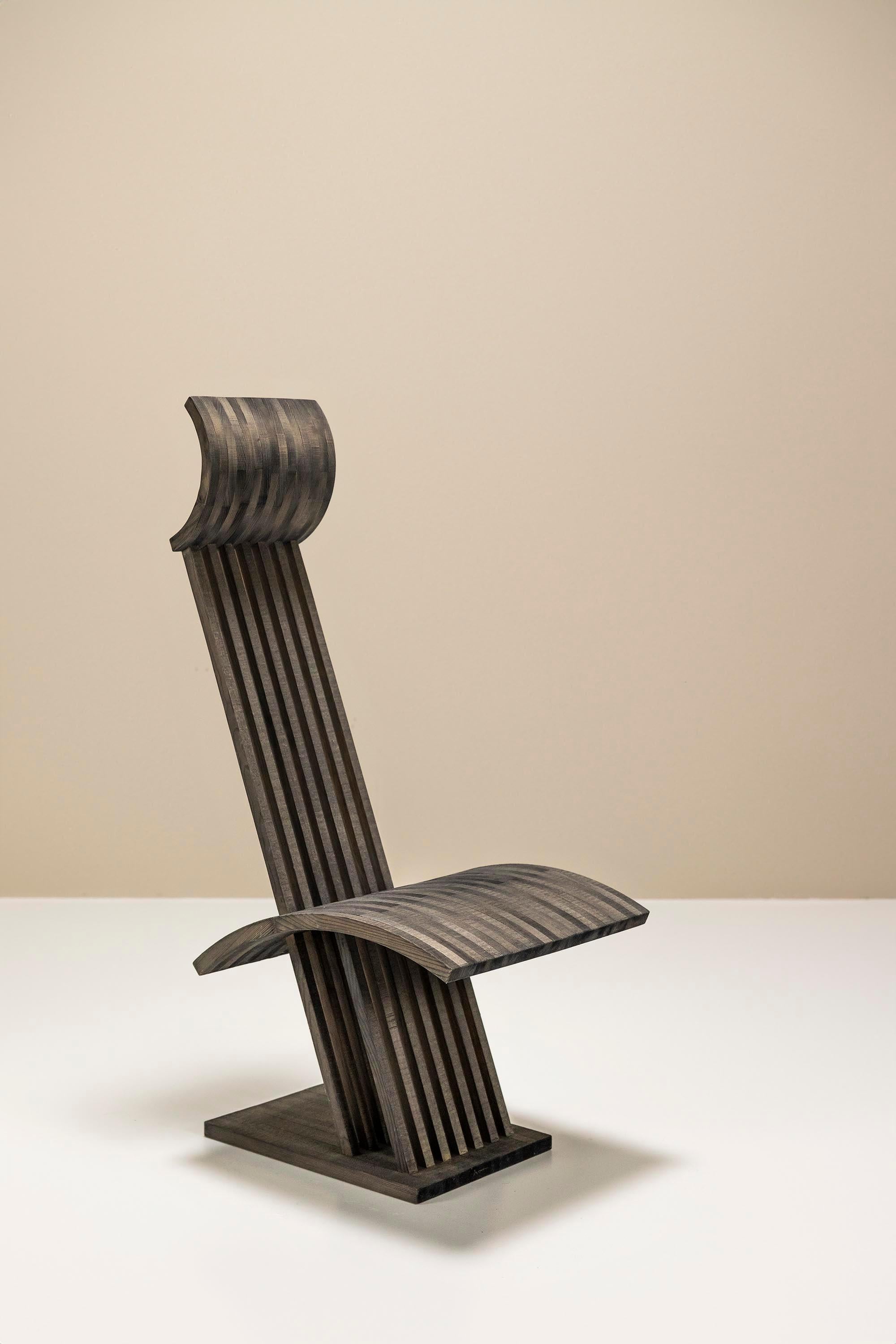 Bois Chaise architecturale en bois teinté anthracite, Pays-Bas 1980 en vente