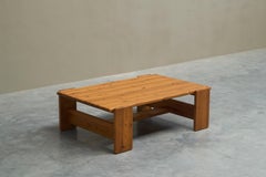Table basse architecturale en pin massif 1970