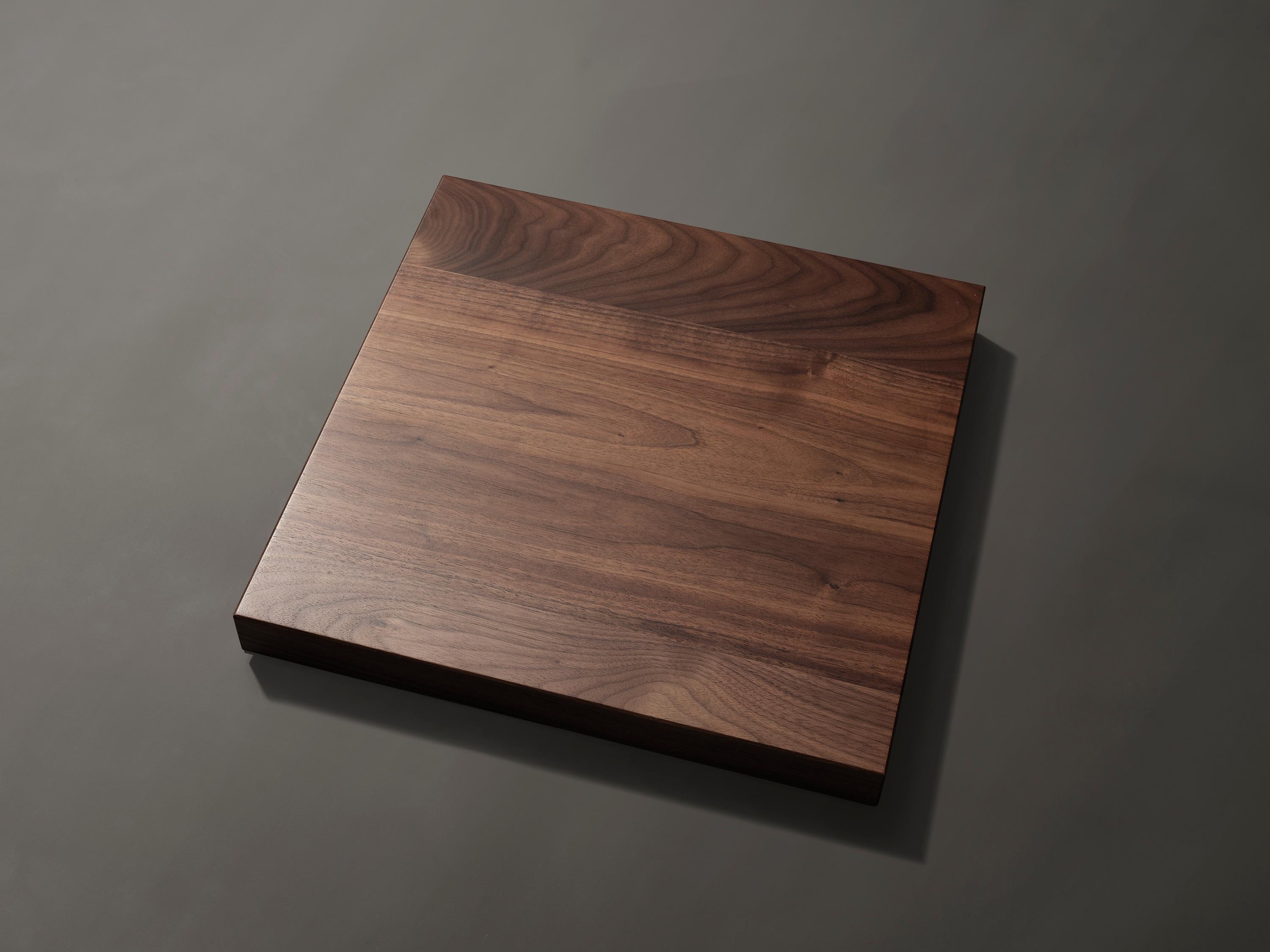 XXI secolo e contemporaneo Console architettonica in noce massiccio in vendita