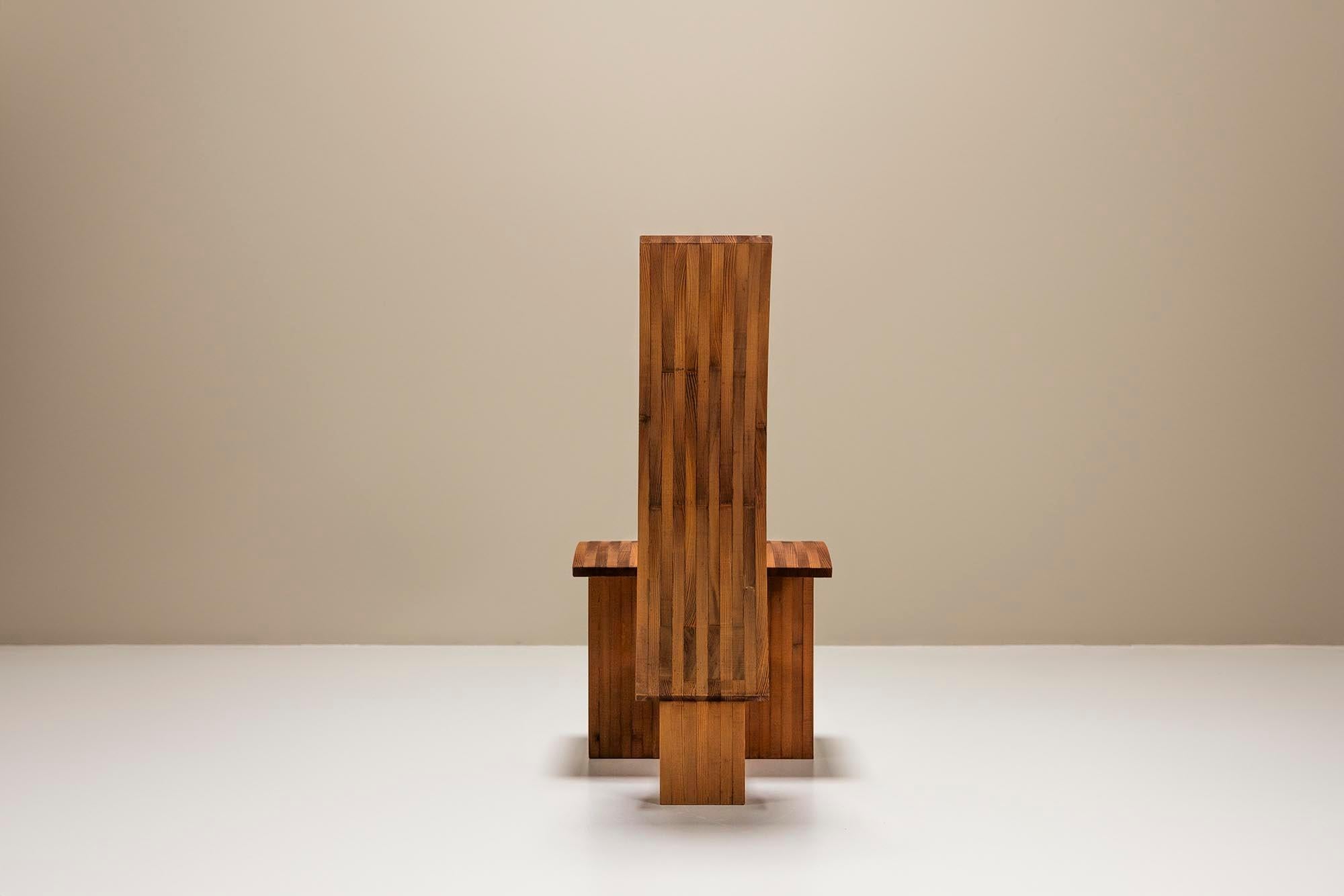 Néerlandais Chaise architecturale à dossier incurvé en bois, Pays-Bas 1980 en vente