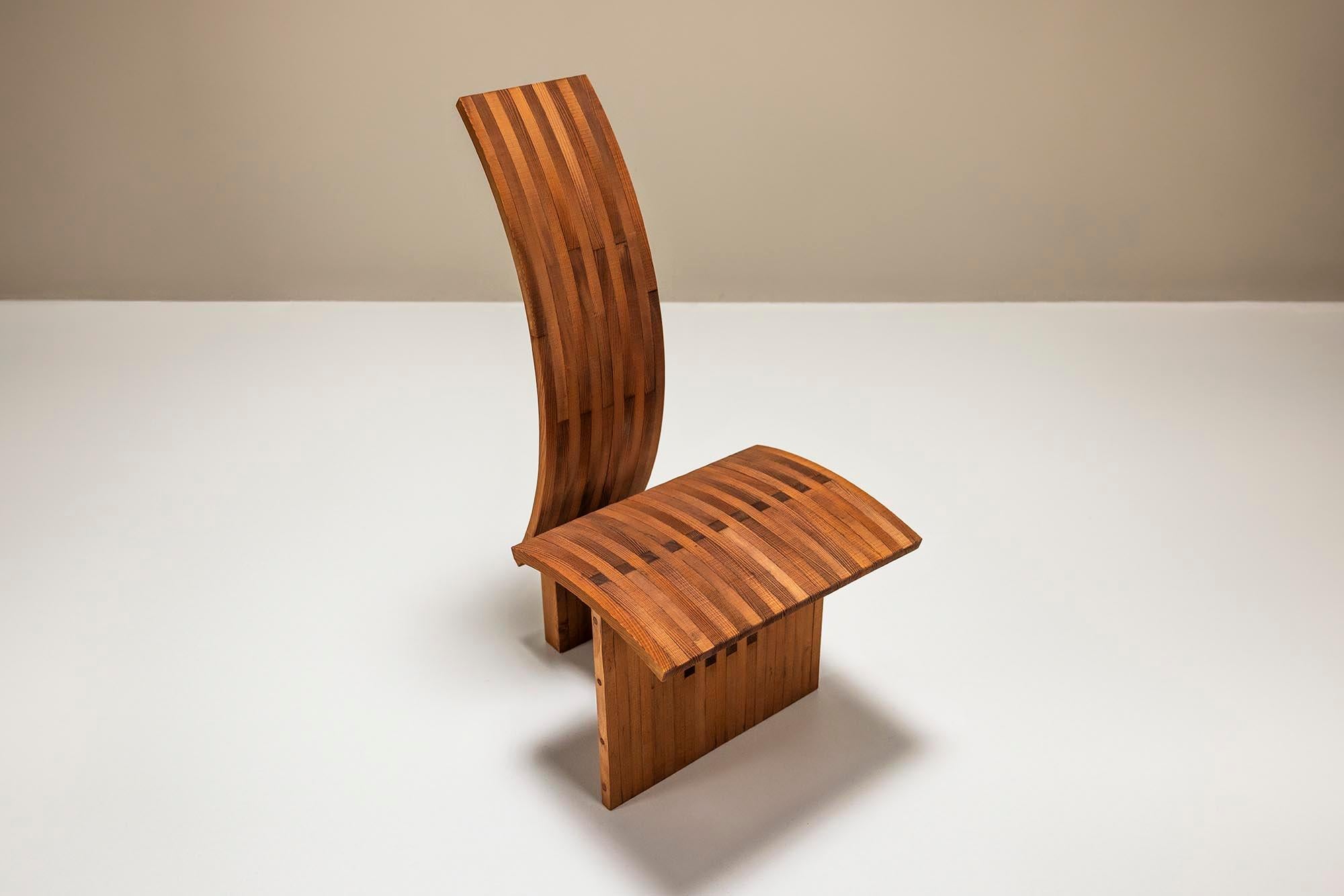 20ième siècle Chaise architecturale à dossier incurvé en bois, Pays-Bas 1980 en vente