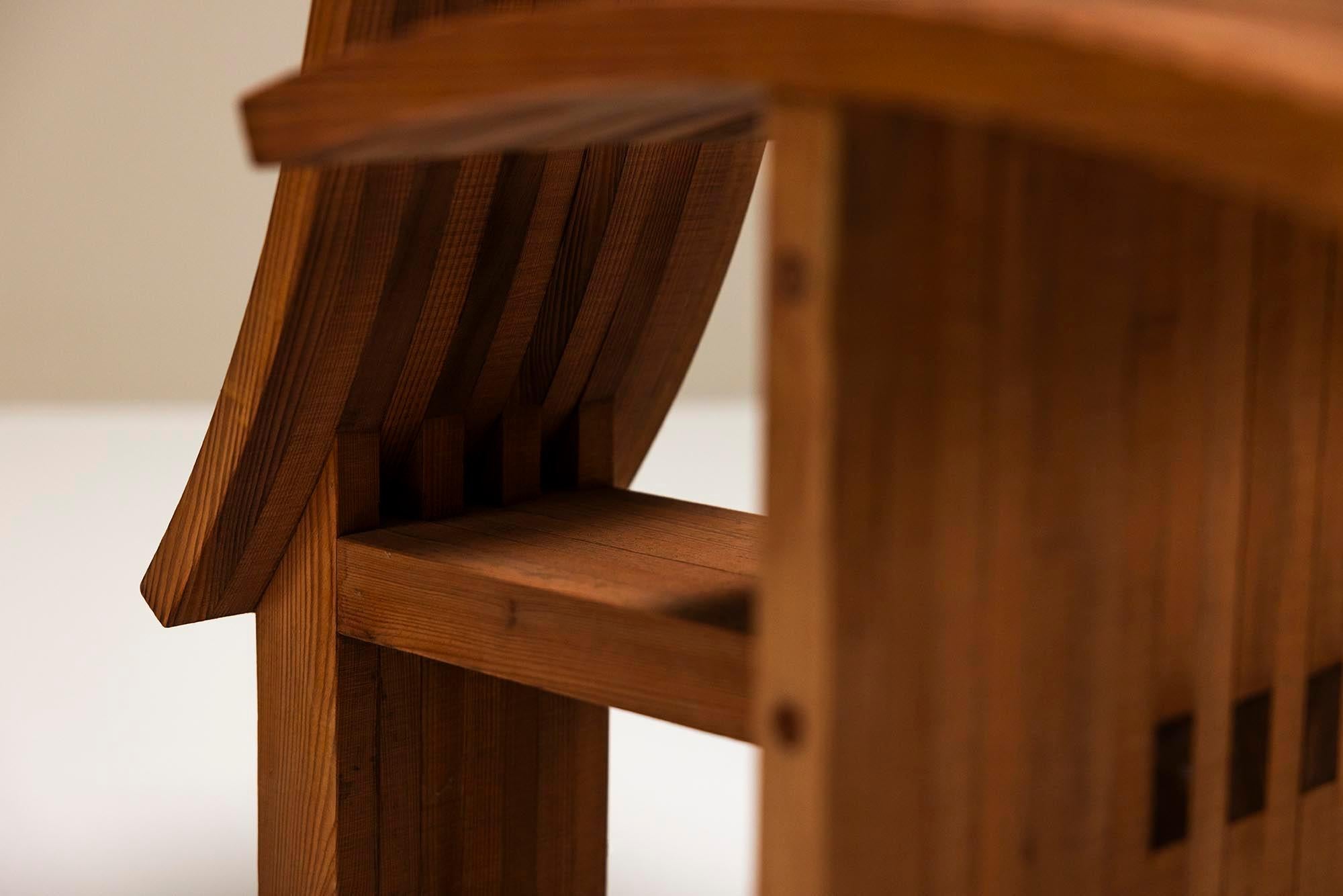 Bois Chaise architecturale à dossier incurvé en bois, Pays-Bas 1980 en vente