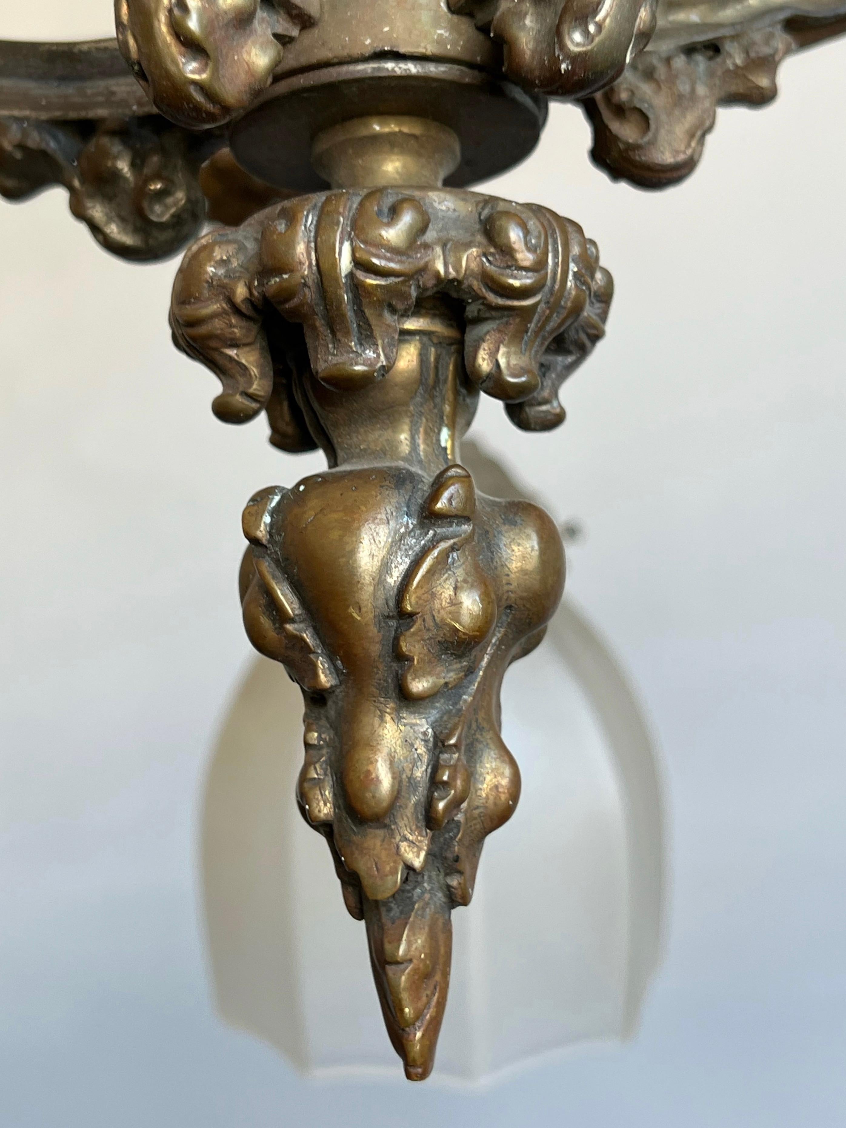 Kronleuchter mit geflügelten Gargoyle-Skulpturen aus Bronze im gotischen Stil, architektonisches Design im Angebot 5