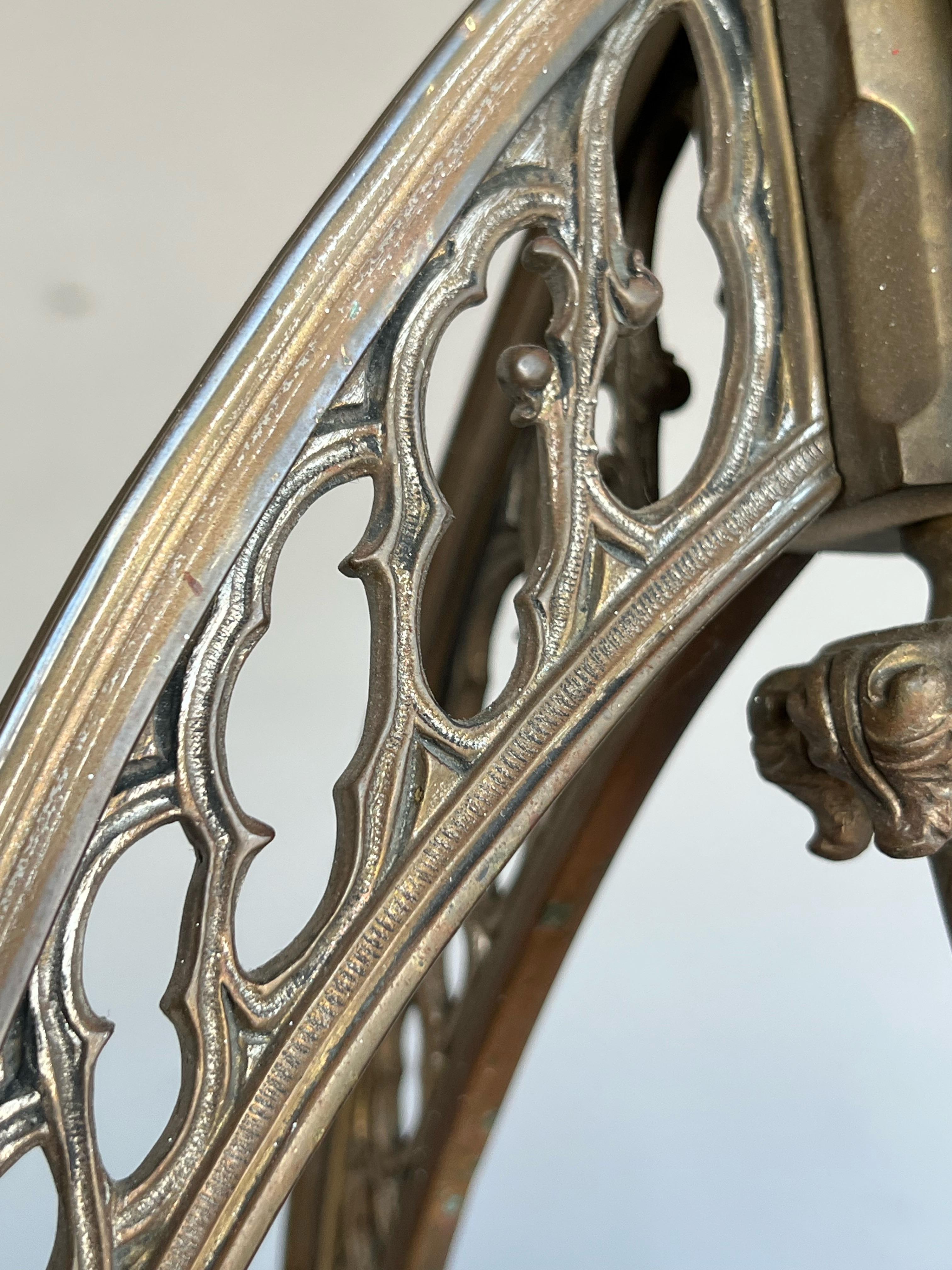 Kronleuchter mit geflügelten Gargoyle-Skulpturen aus Bronze im gotischen Stil, architektonisches Design im Angebot 7