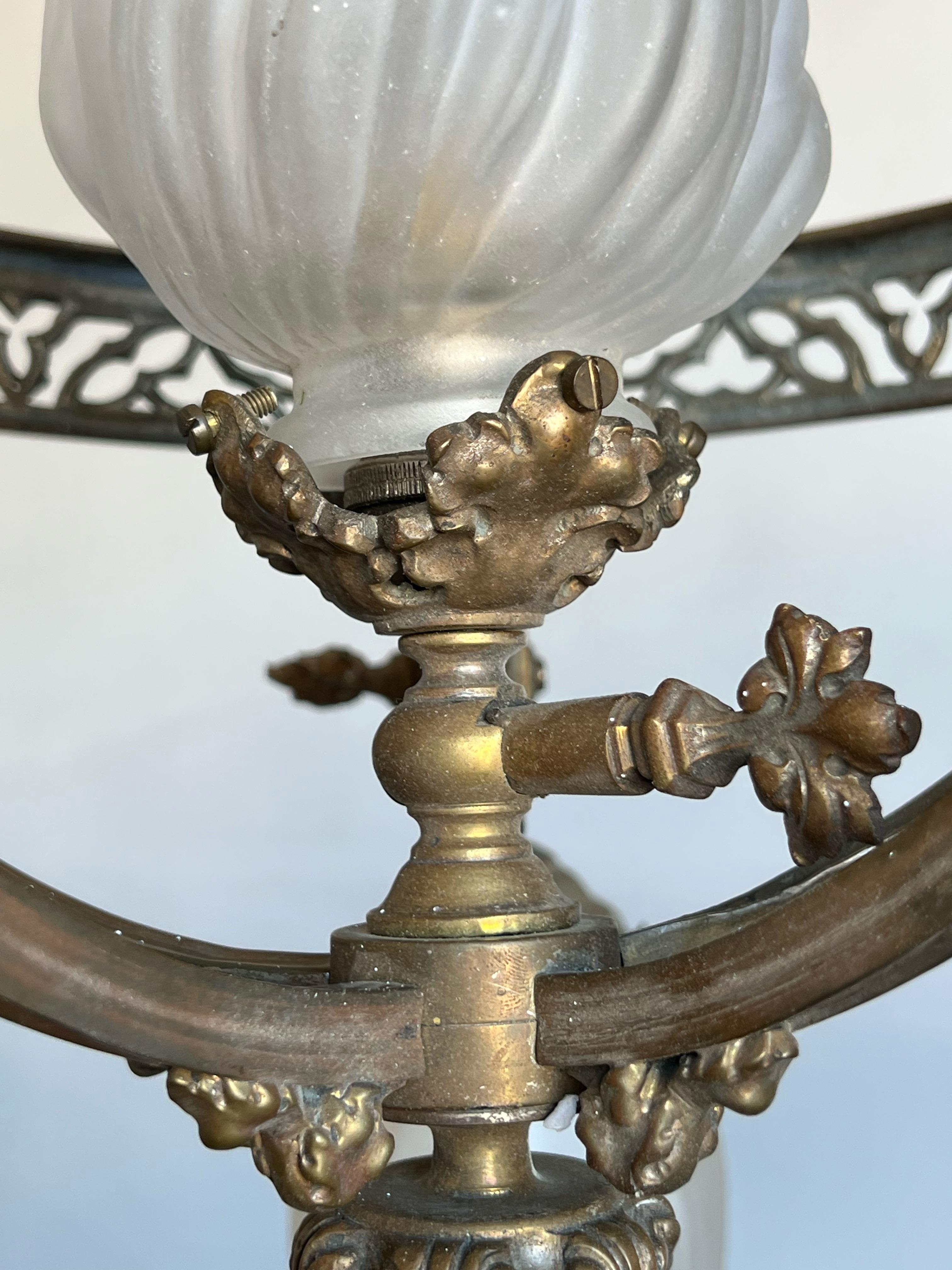 Kronleuchter mit geflügelten Gargoyle-Skulpturen aus Bronze im gotischen Stil, architektonisches Design im Angebot 8