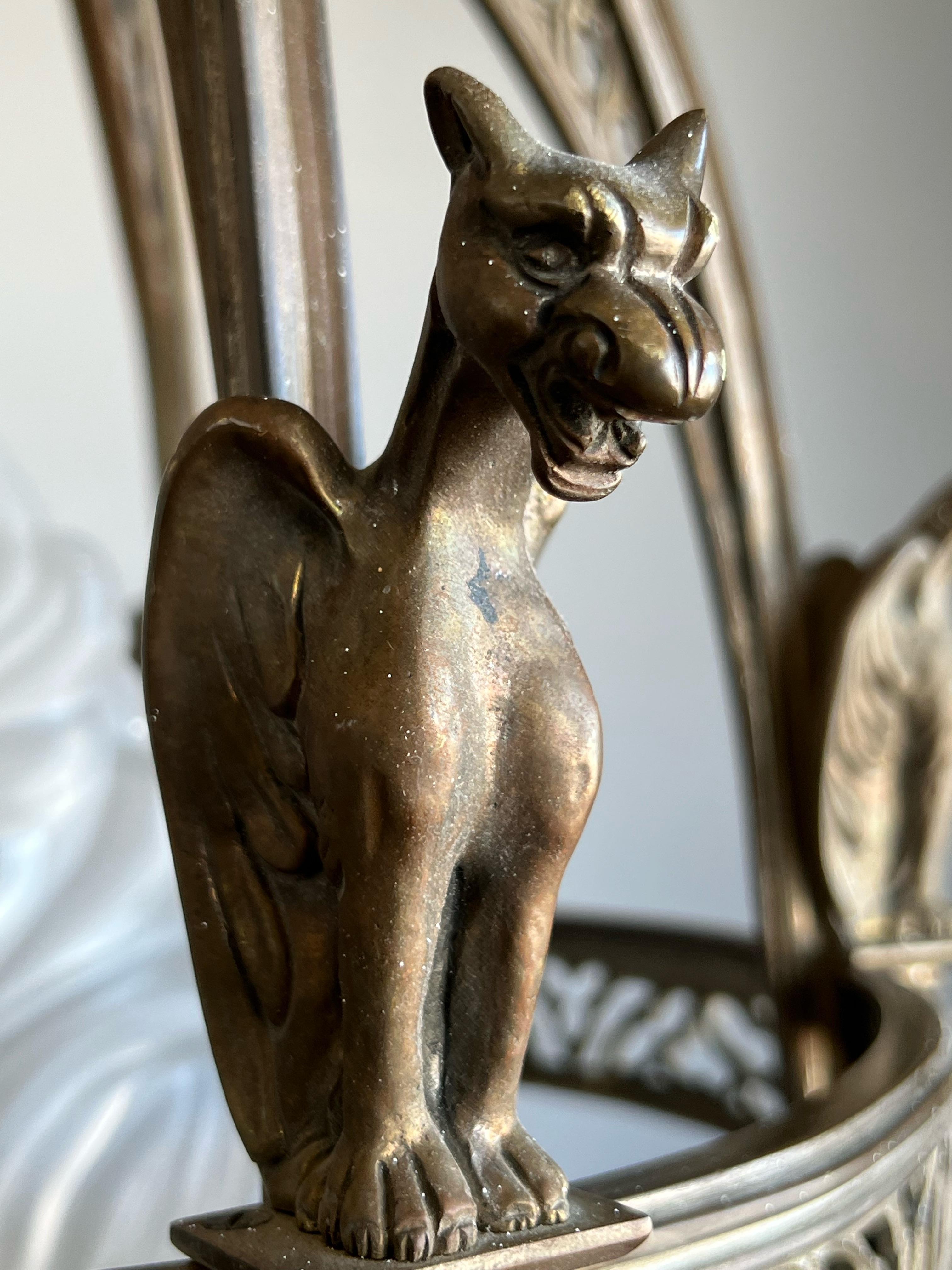 Kronleuchter mit geflügelten Gargoyle-Skulpturen aus Bronze im gotischen Stil, architektonisches Design im Angebot 9