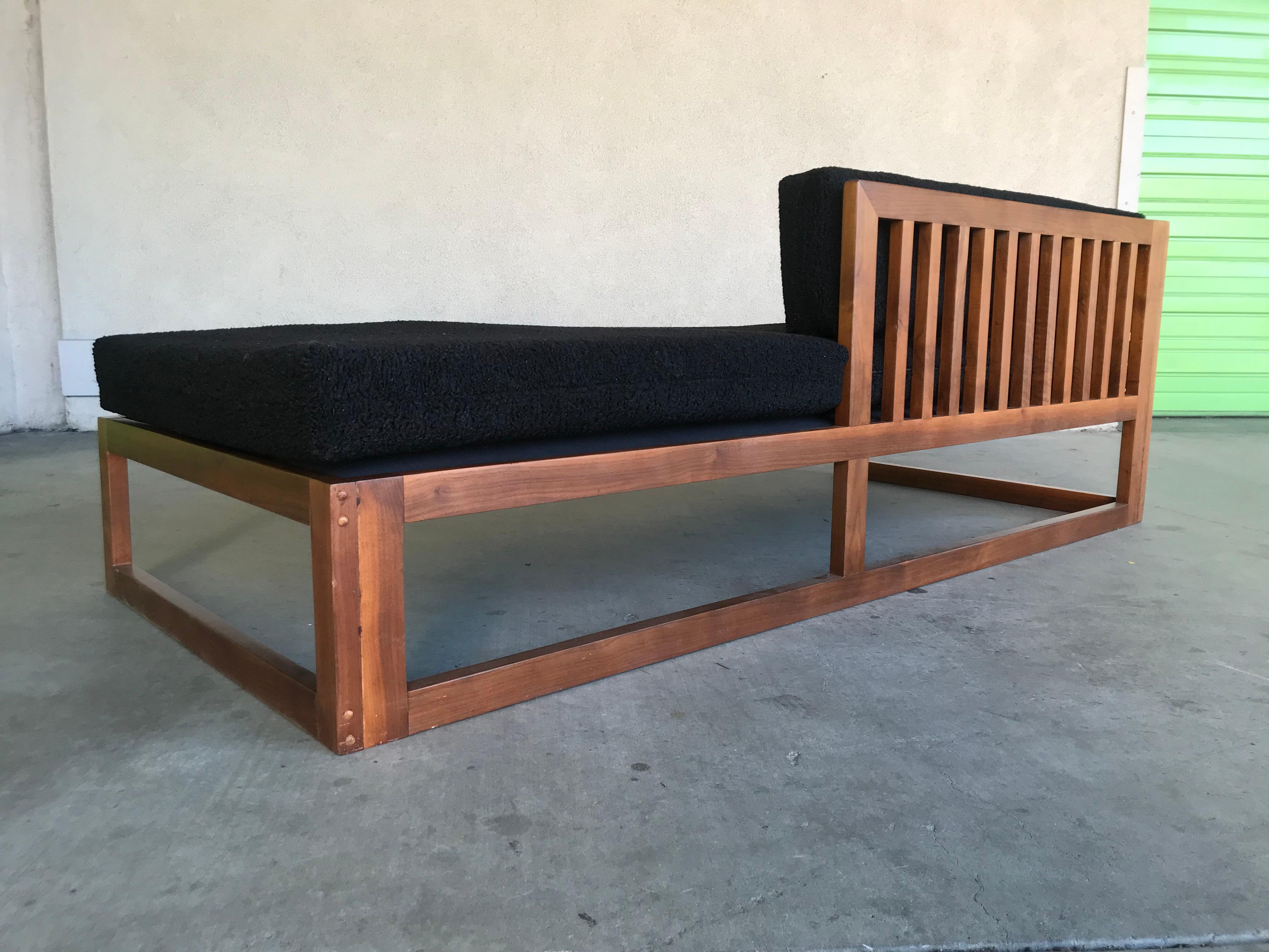 Mid Century Modern Chaise Lounge  For Sale 2